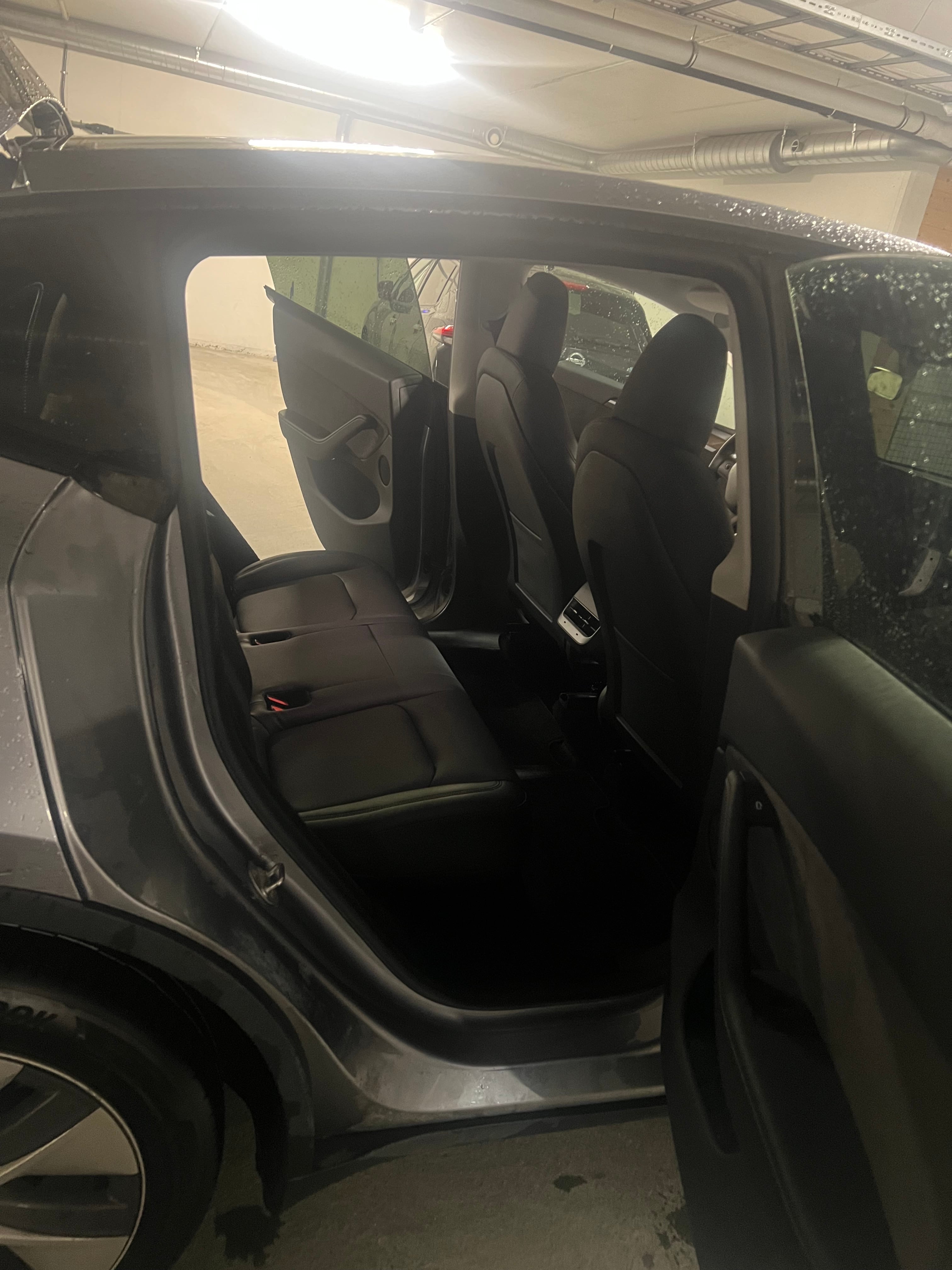 Tesla Model Y Long Range mit Dashcam