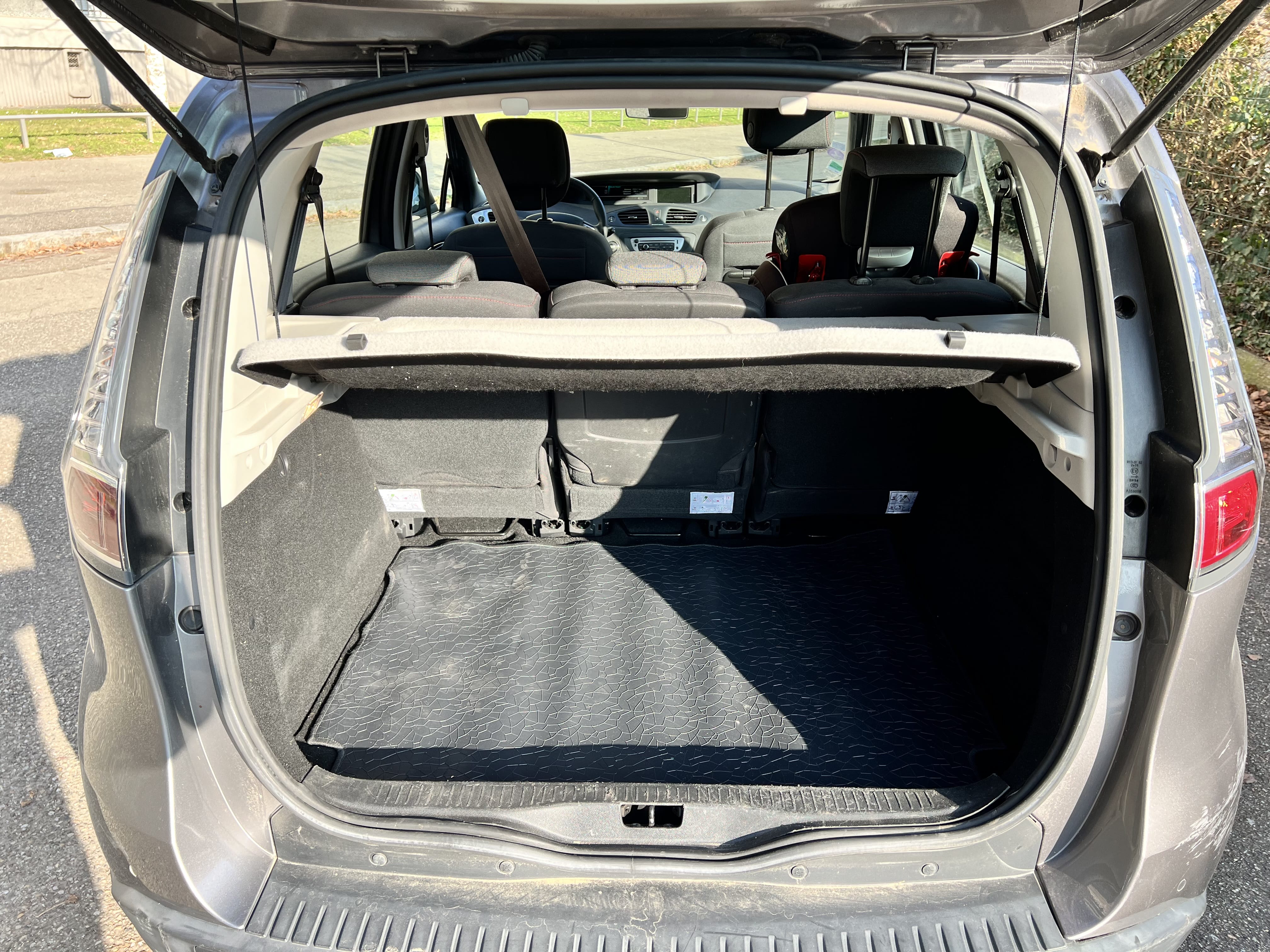 Renault Scenic Super-ethanol SP95 ou E85 d'origine avec Siège bébé