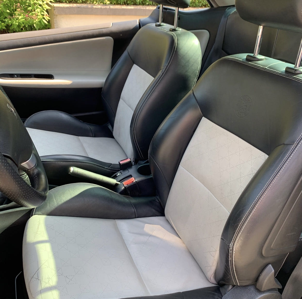 Peugeot 207 CC avec Entrée audio / iPod