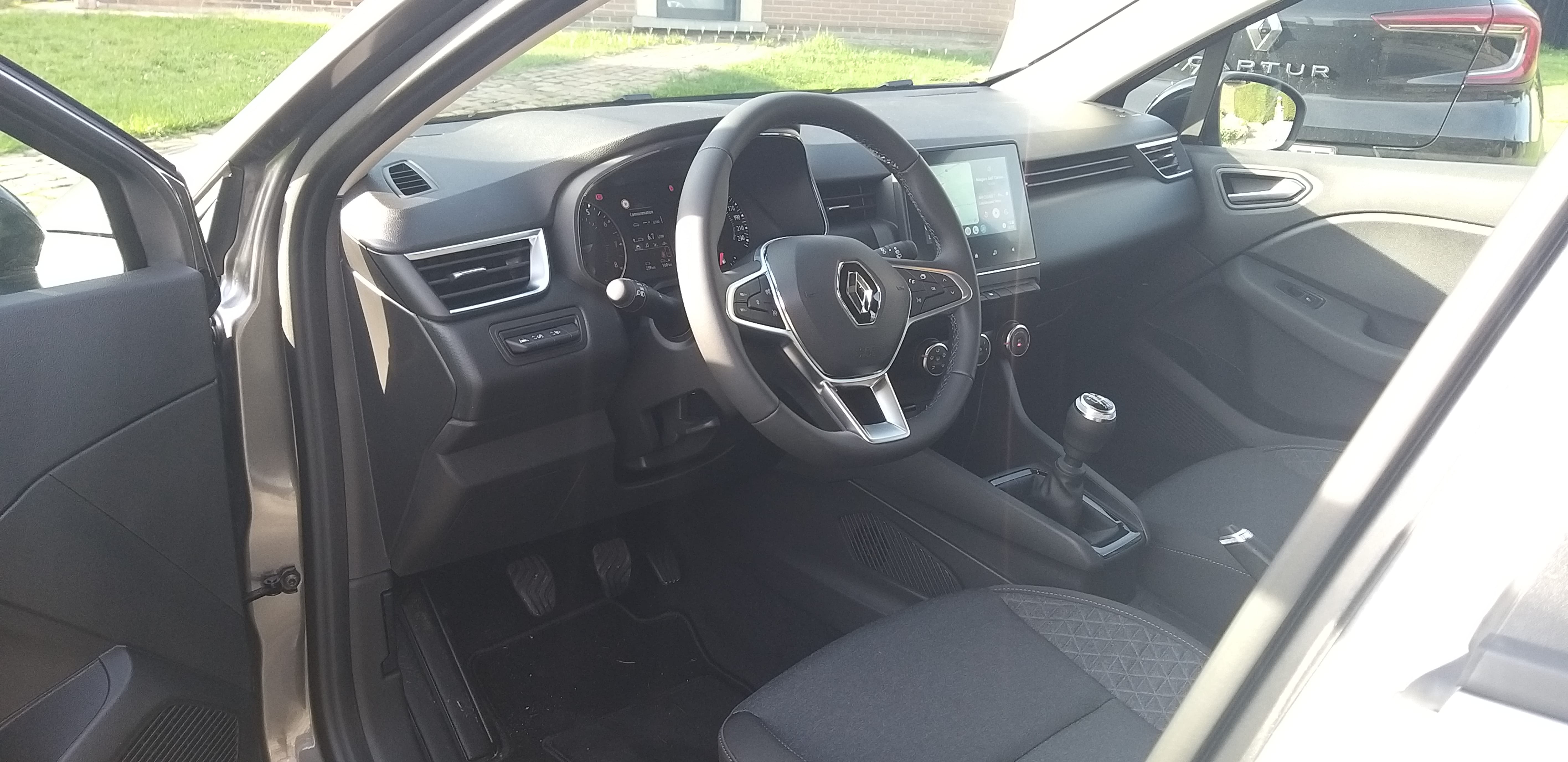 Renault Clio 1.0  E10 95 avec GPS