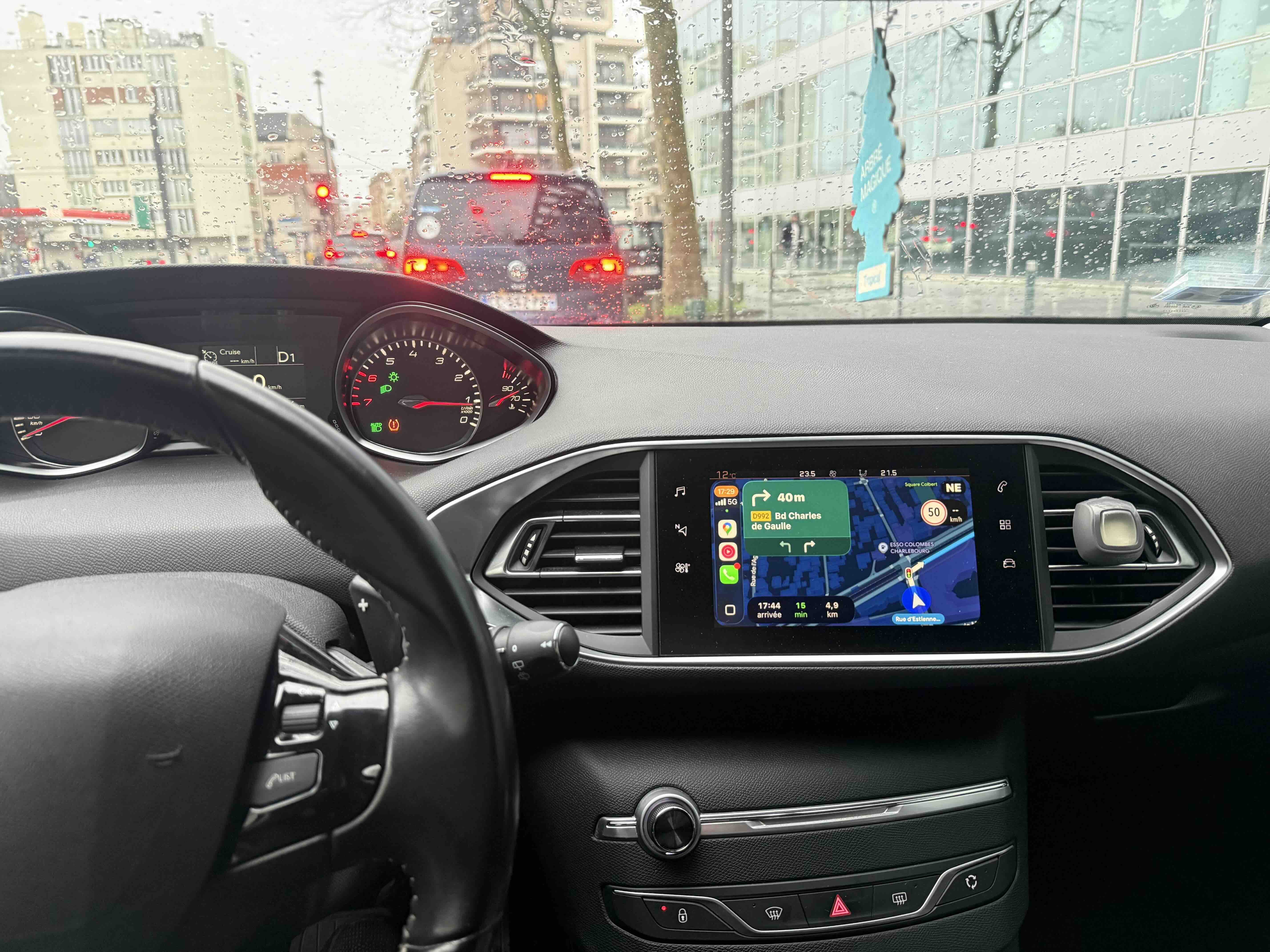 Peugeot 308 avec Apple CarPlay