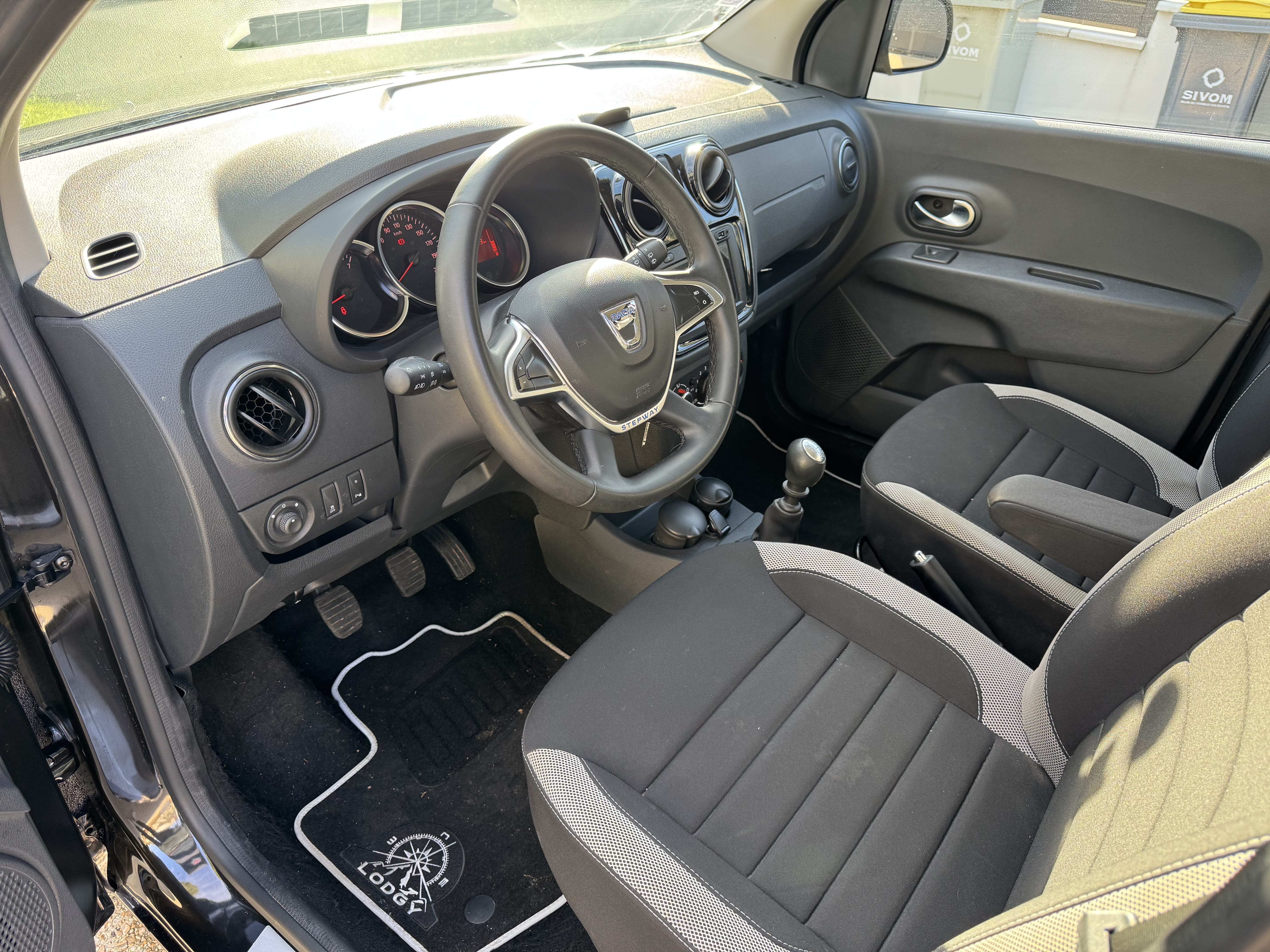 Dacia Lodgy avec Entrée audio / iPod