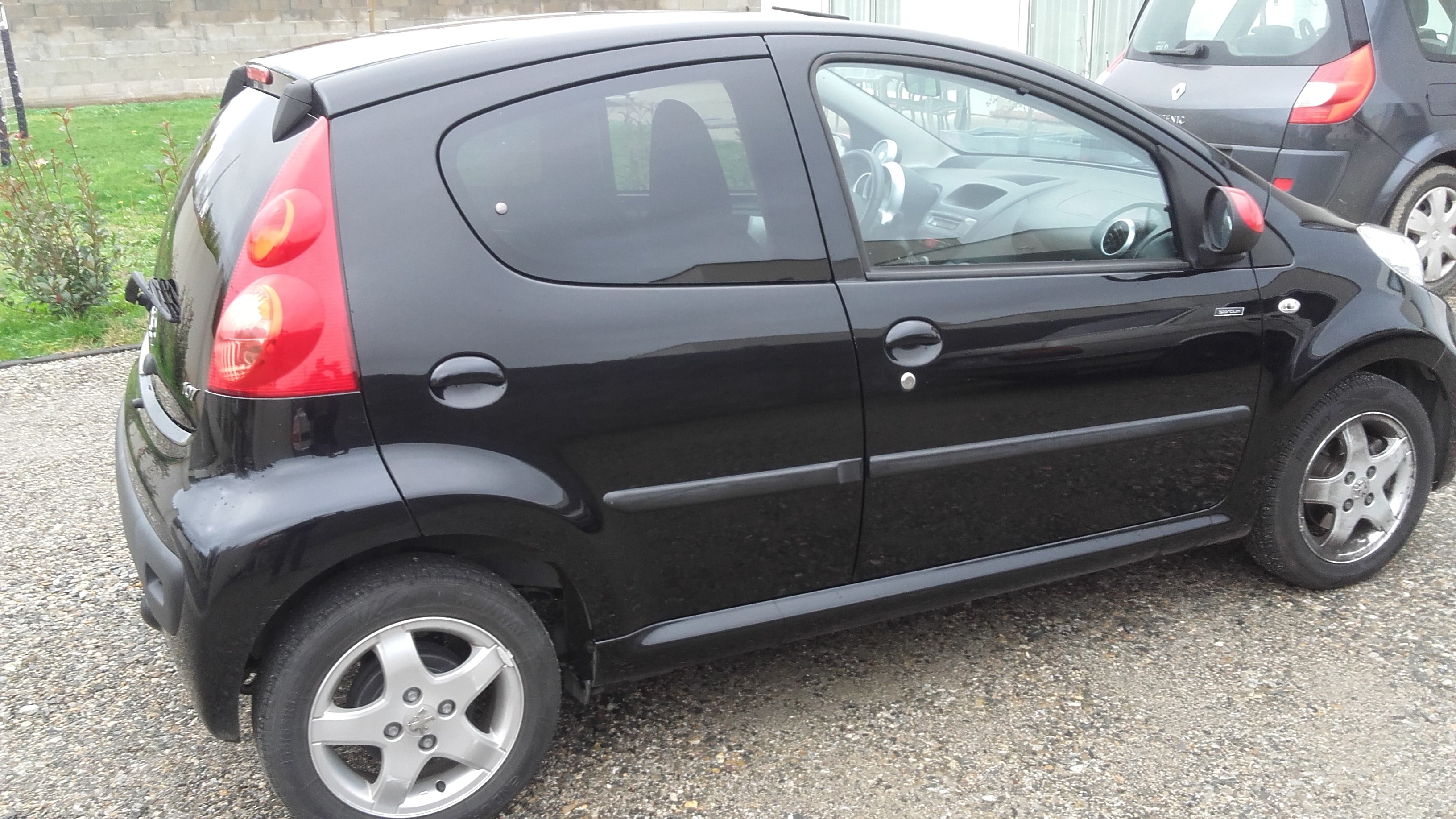 Peugeot 107 1.0 SPORTIUM with Audio / iPod input