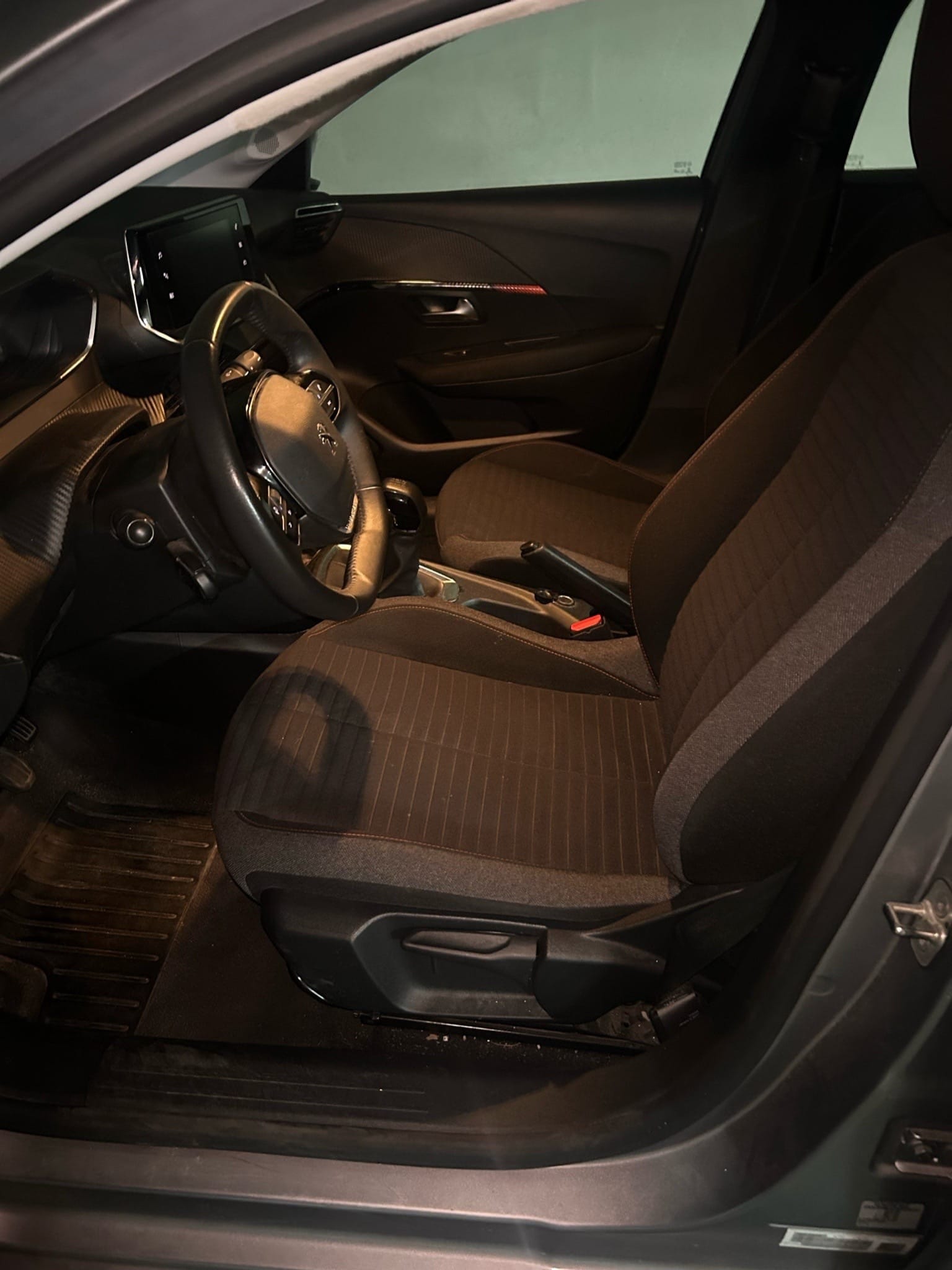 Peugeot 208 with Cruise control