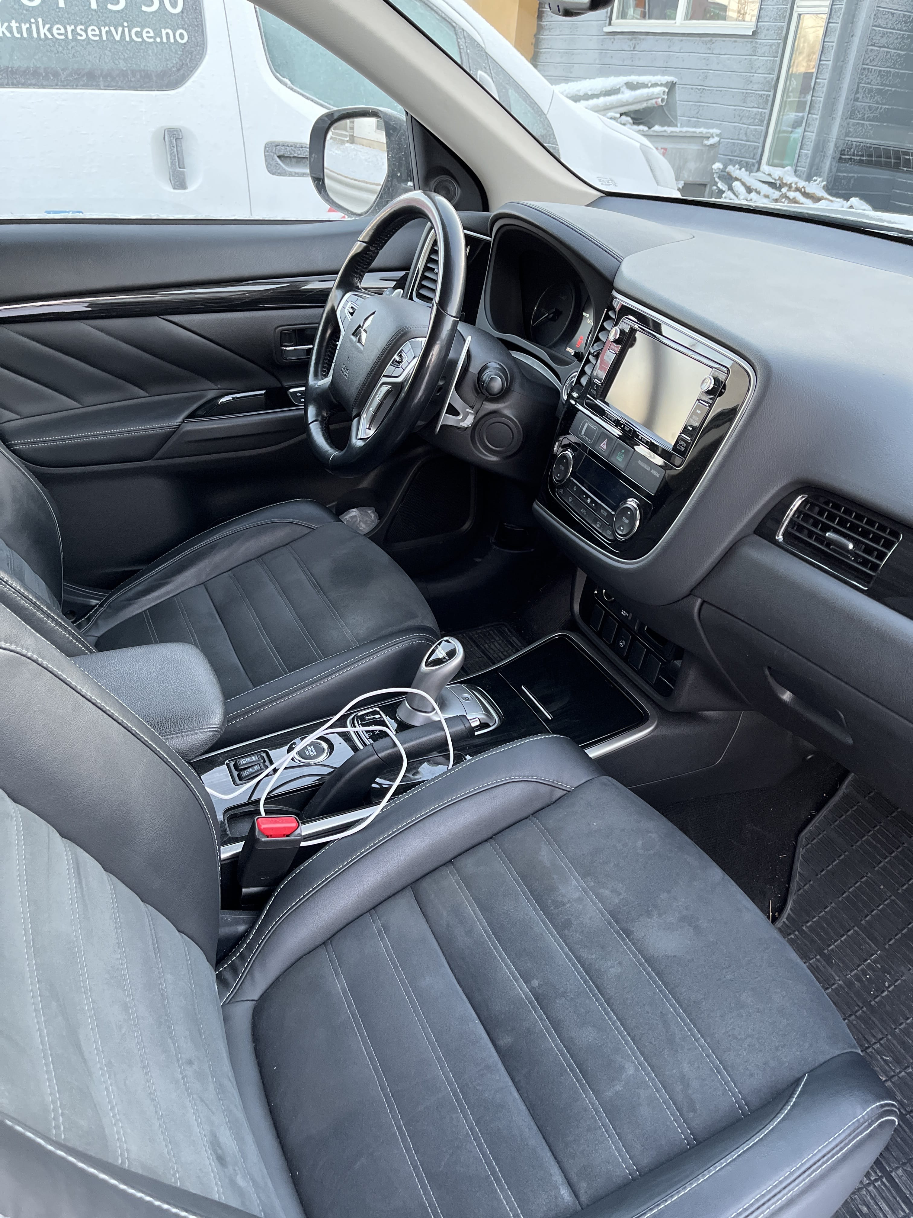 Mitsubishi Outlander Hybrid med Cruisekontroll