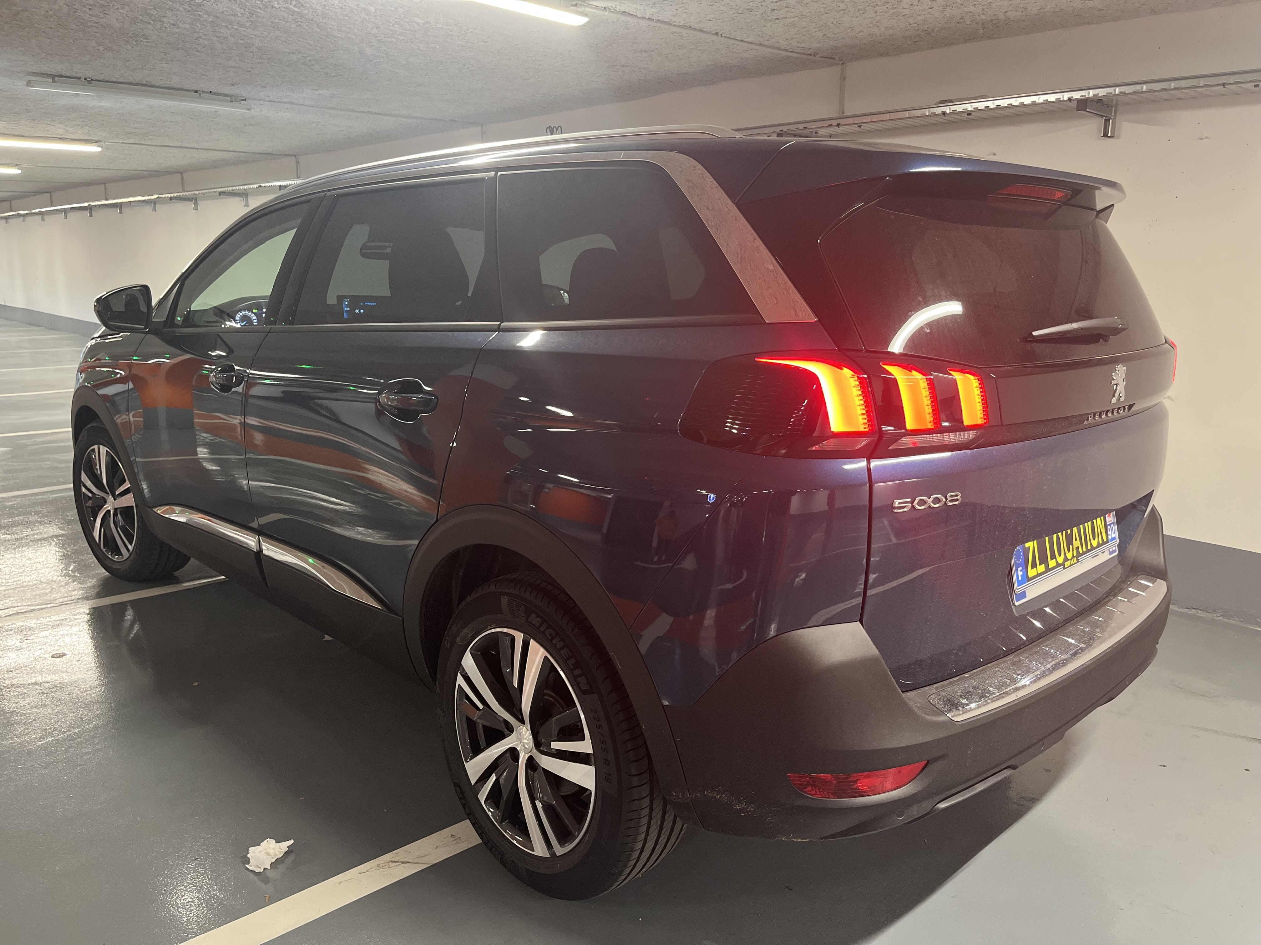 Peugeot 5008 avec GPS