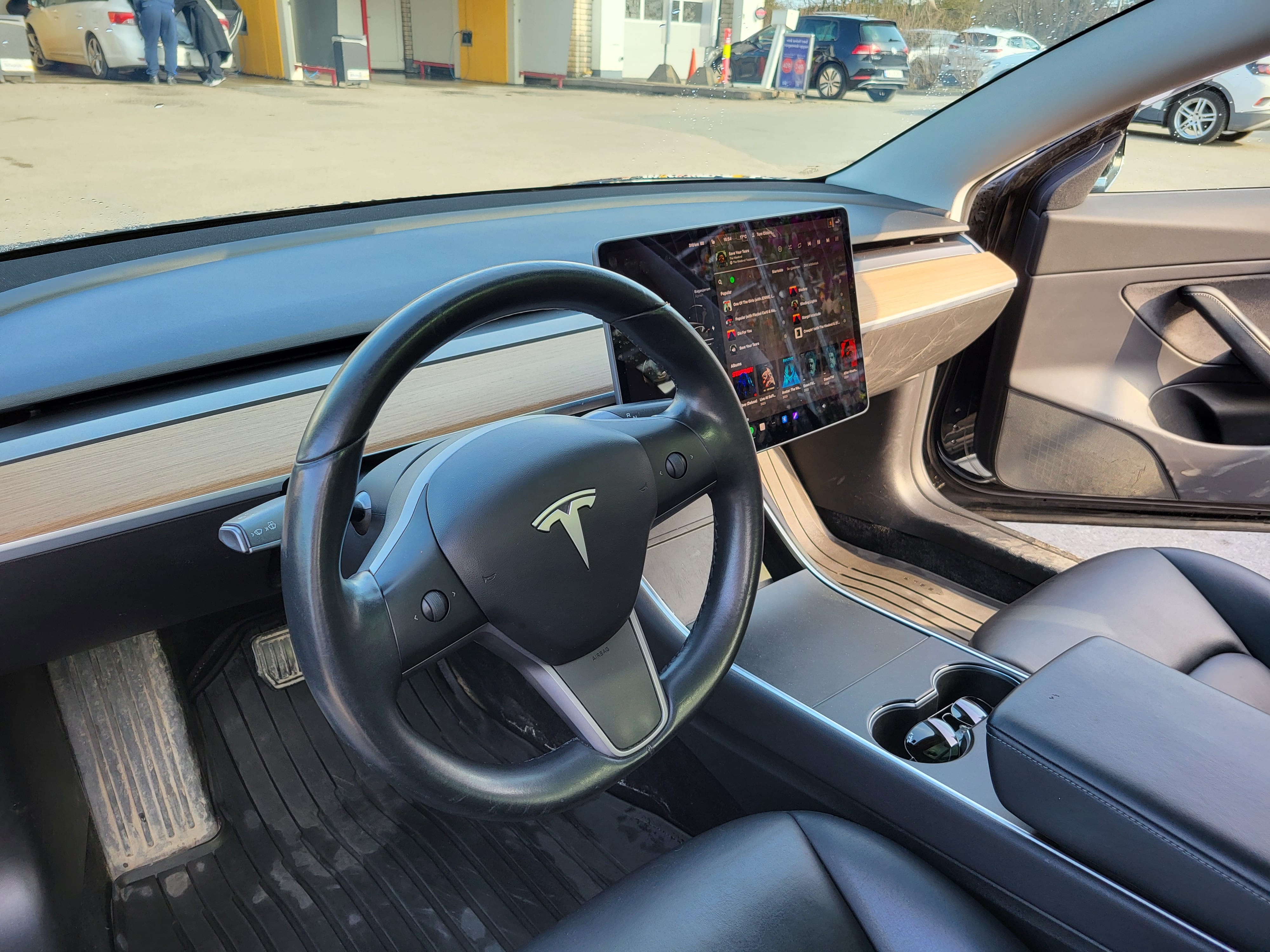 Tesla Model 3 Long Range 600km med Bluetooth audio