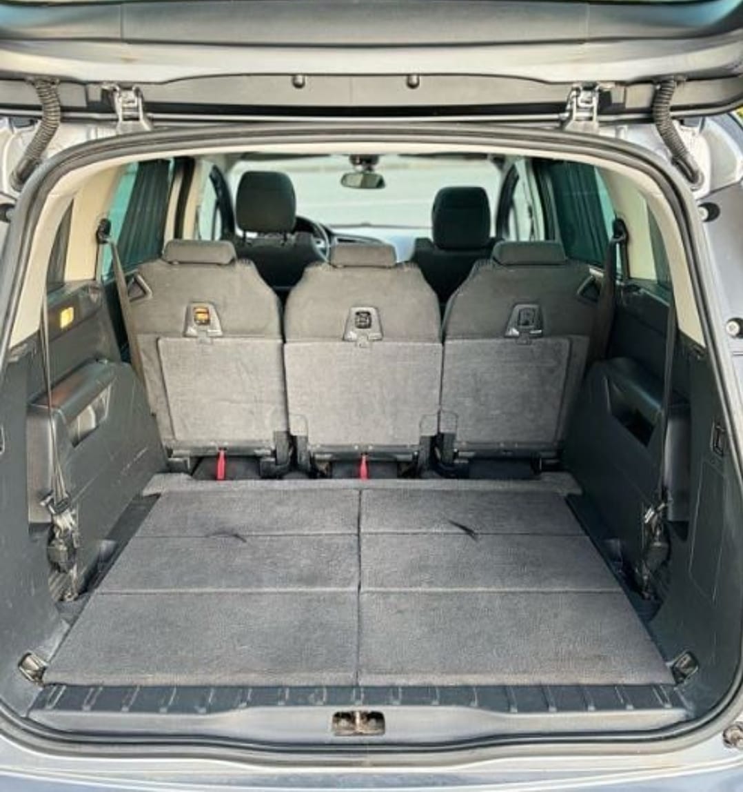Peugeot 5008 1.6 HDI 7 places avec Attelage
