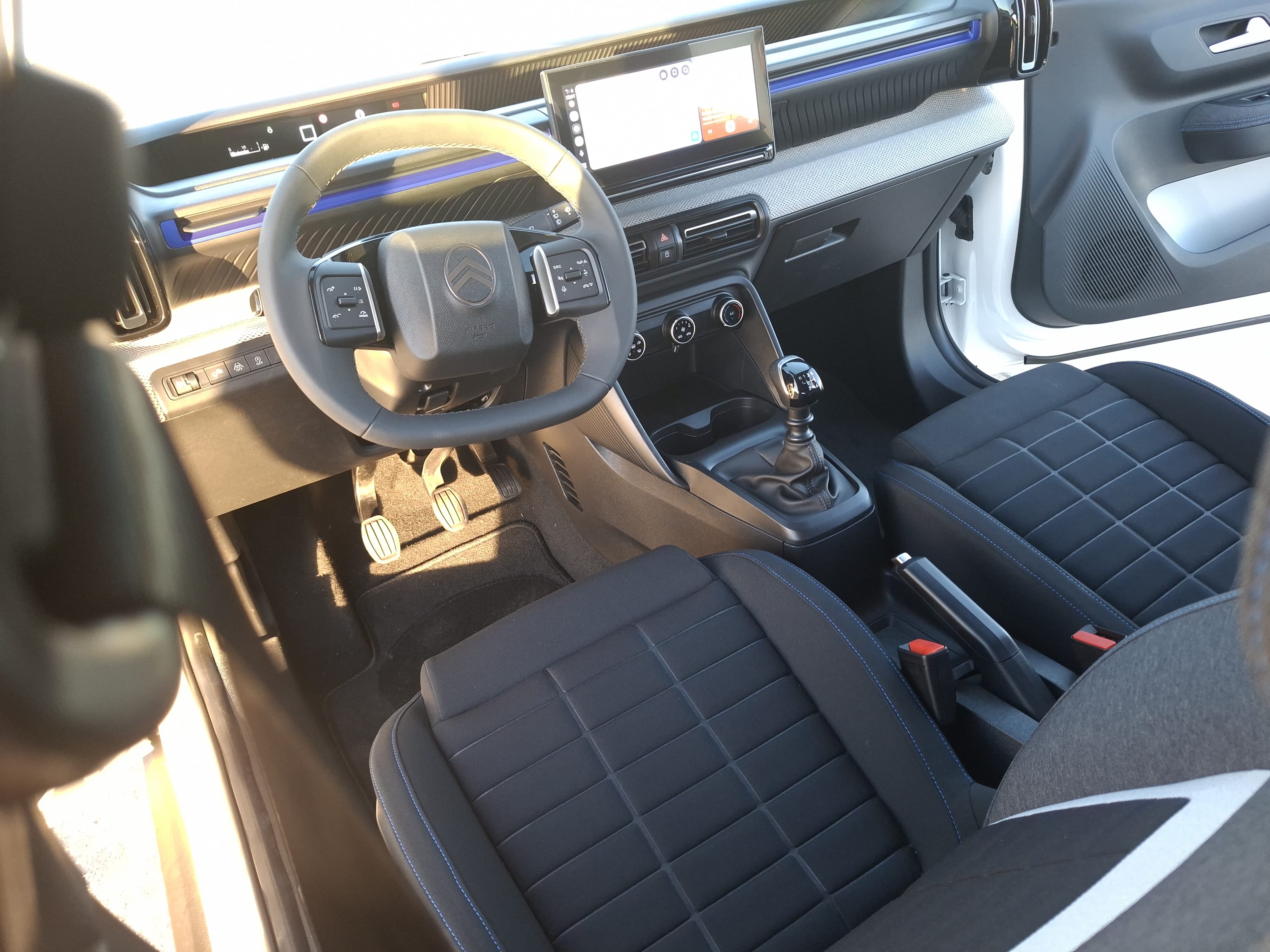 Citroen C3 Business 100CV Gasolina - 5 puertas - 7559NGN avec Apple CarPlay