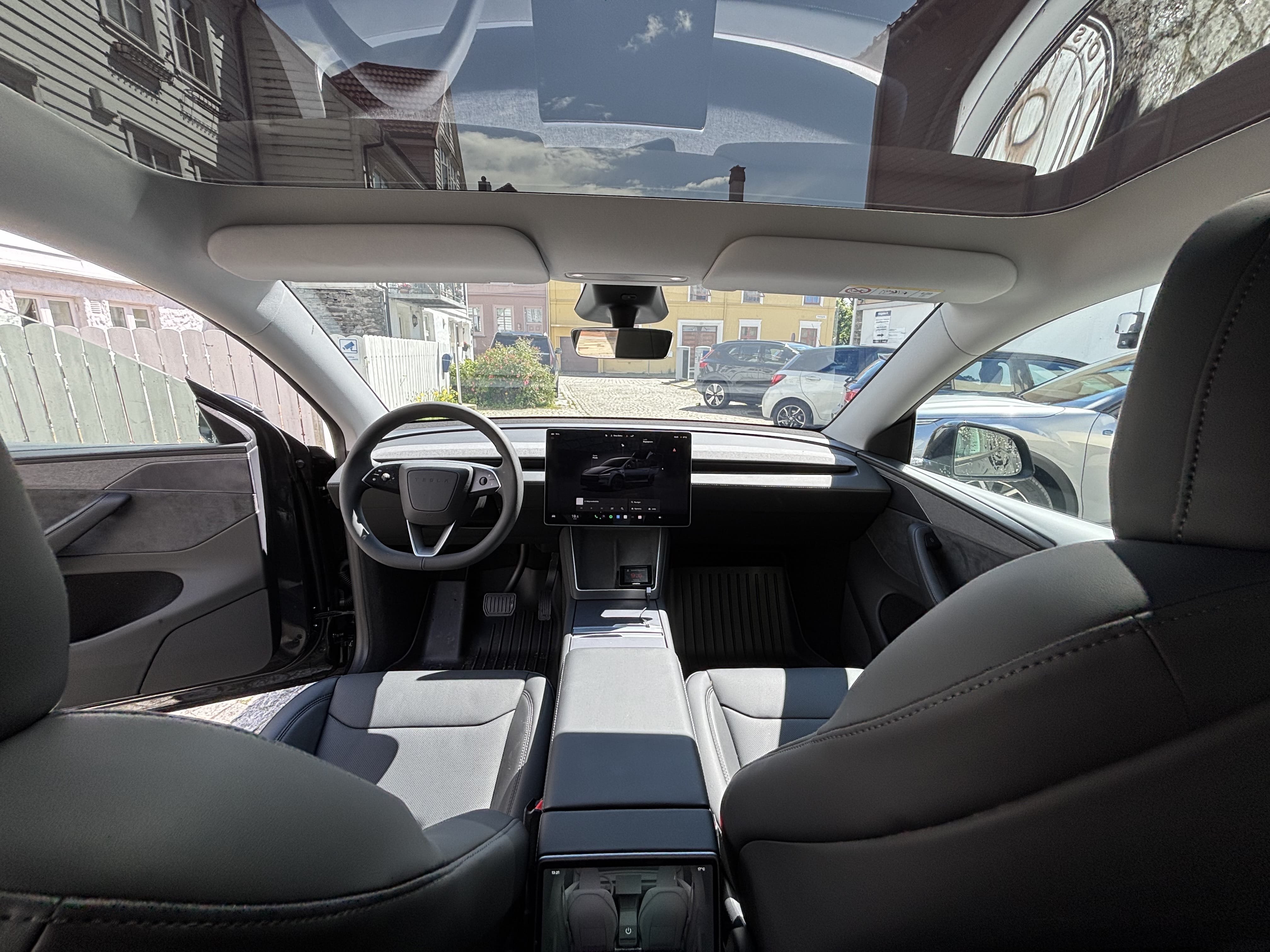 Tesla Model Y Long Range med Cruisekontroll