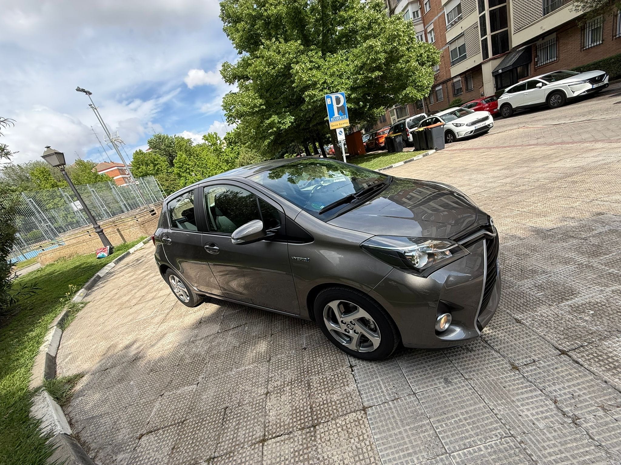 Toyota Yaris, 2016, Gasolina 95 / Eléctrico (híbrido), Automático