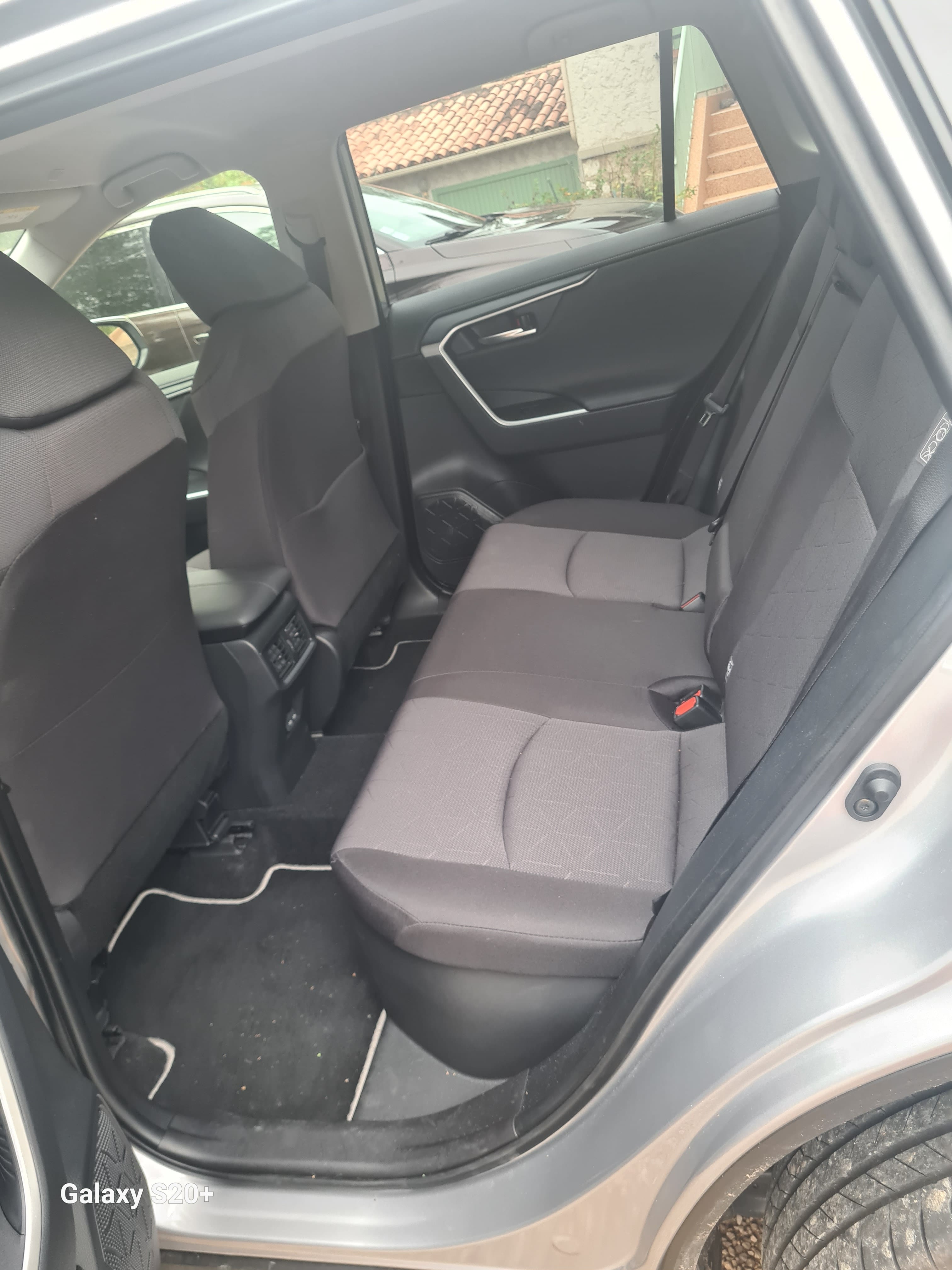 Toyota RAV4 avec Dashcam