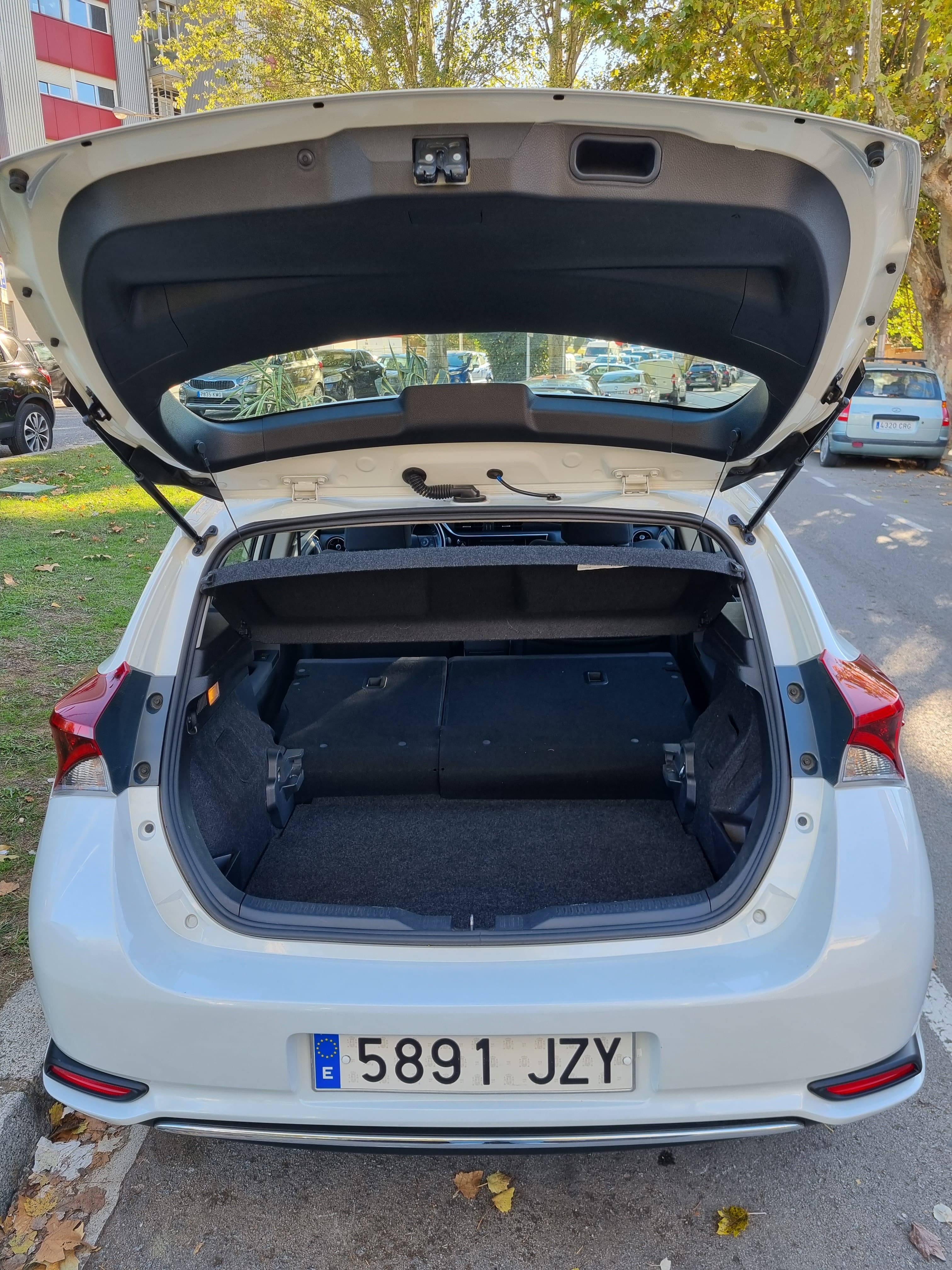 Toyota Auris Híbrido con Entrada de Audio/iPod
