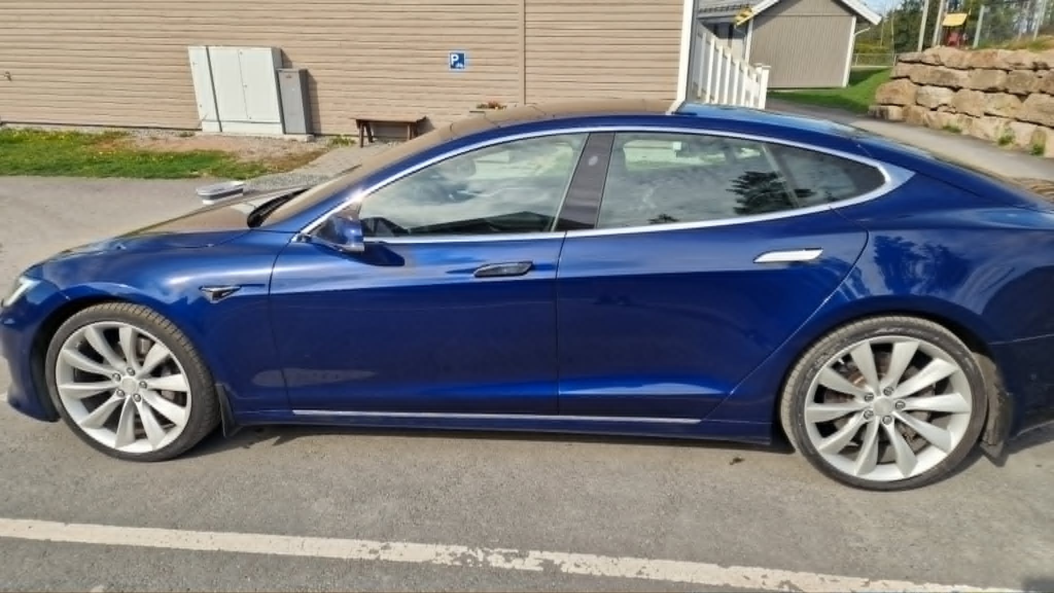 Tesla Model S 90D med Aircondition