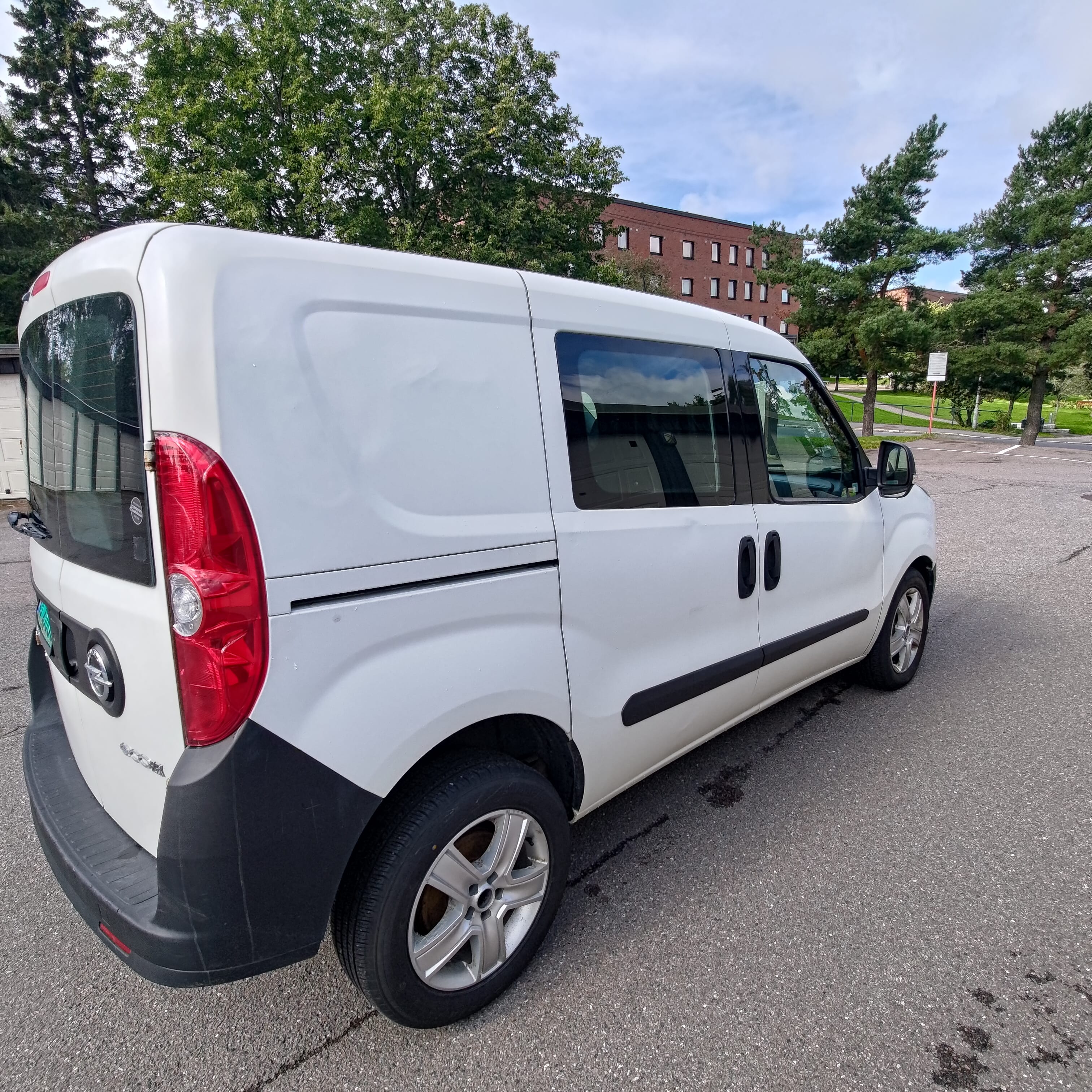 Opel Combo with Bluetooth audio