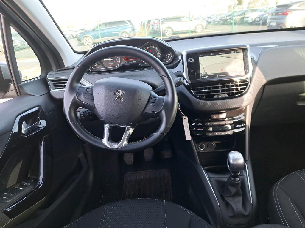 Peugeot 208 avec GPS