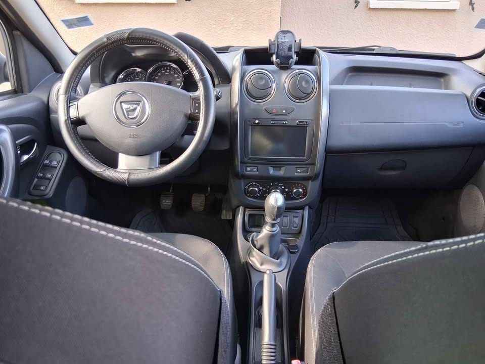 Dacia Duster avec Siège bébé