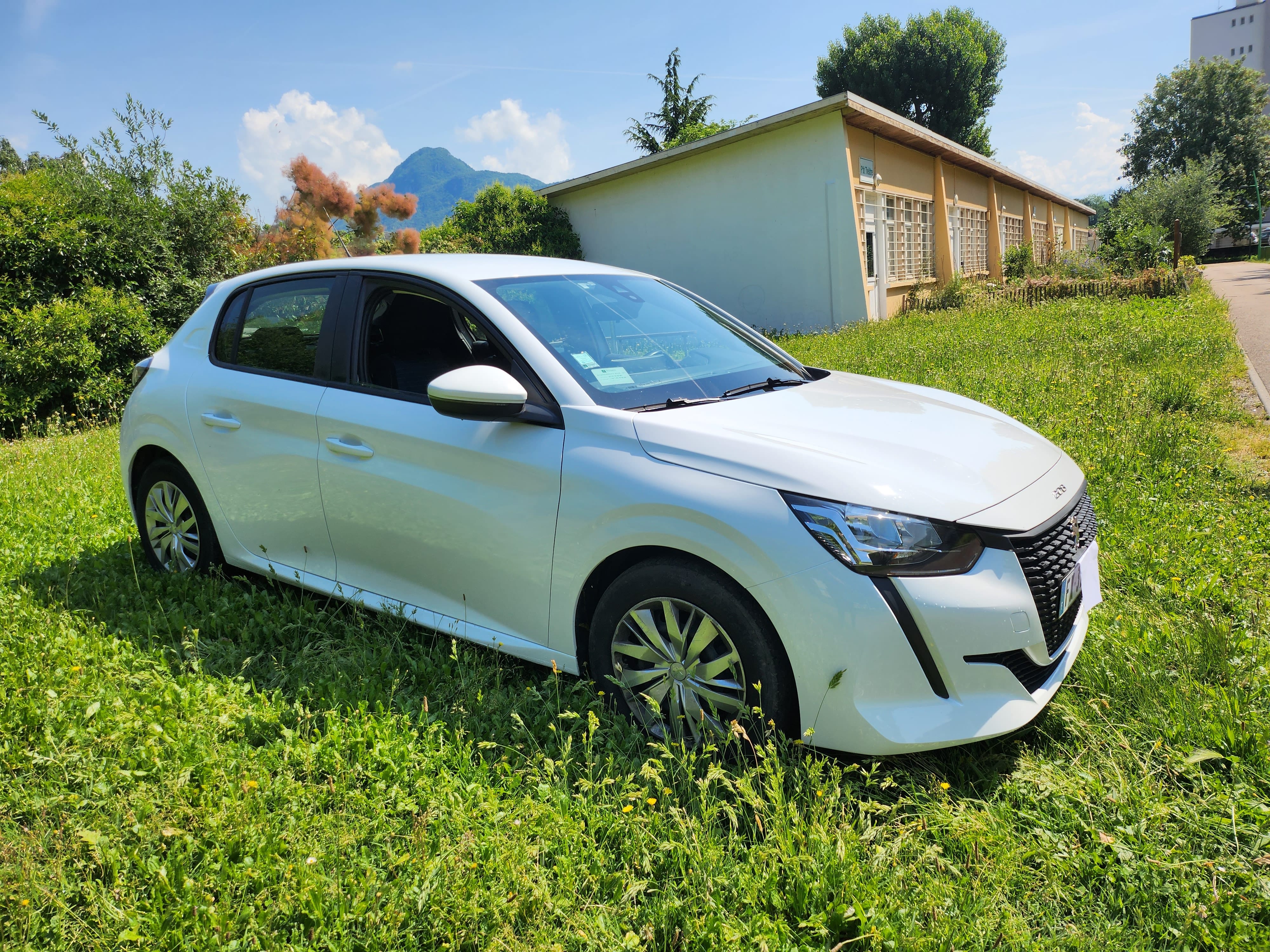 Peugeot 208 avec Apple CarPlay