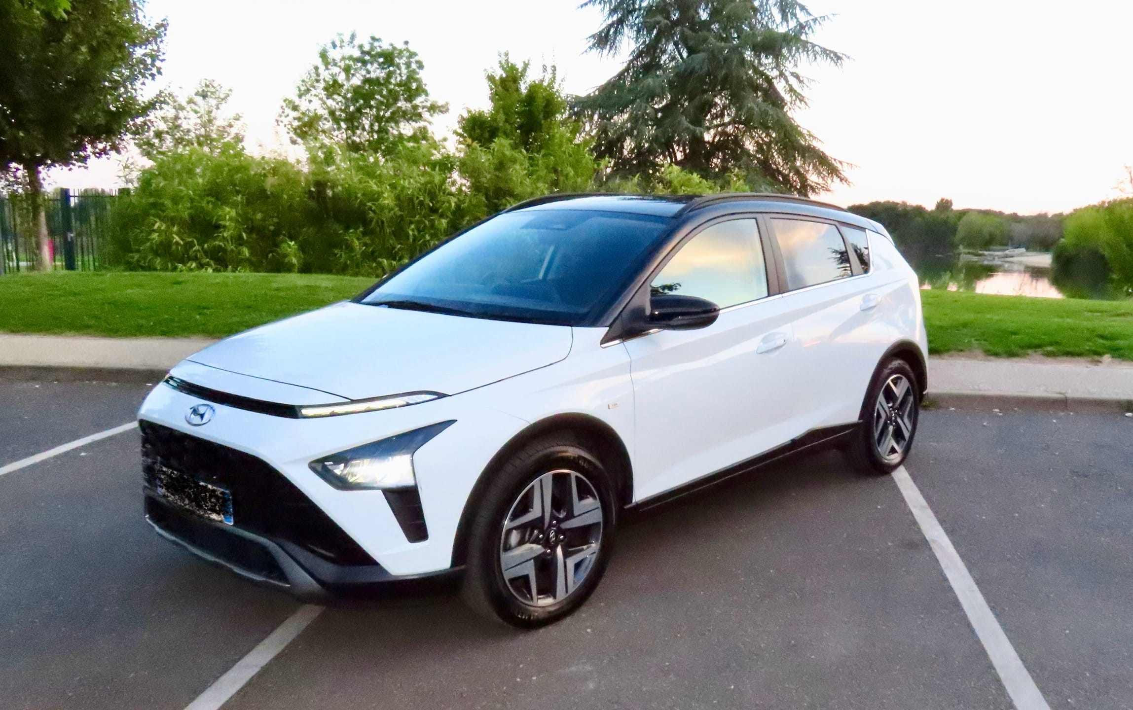 Hyundai Bayon, 2021, Essence 95 / Électrique (hybride)