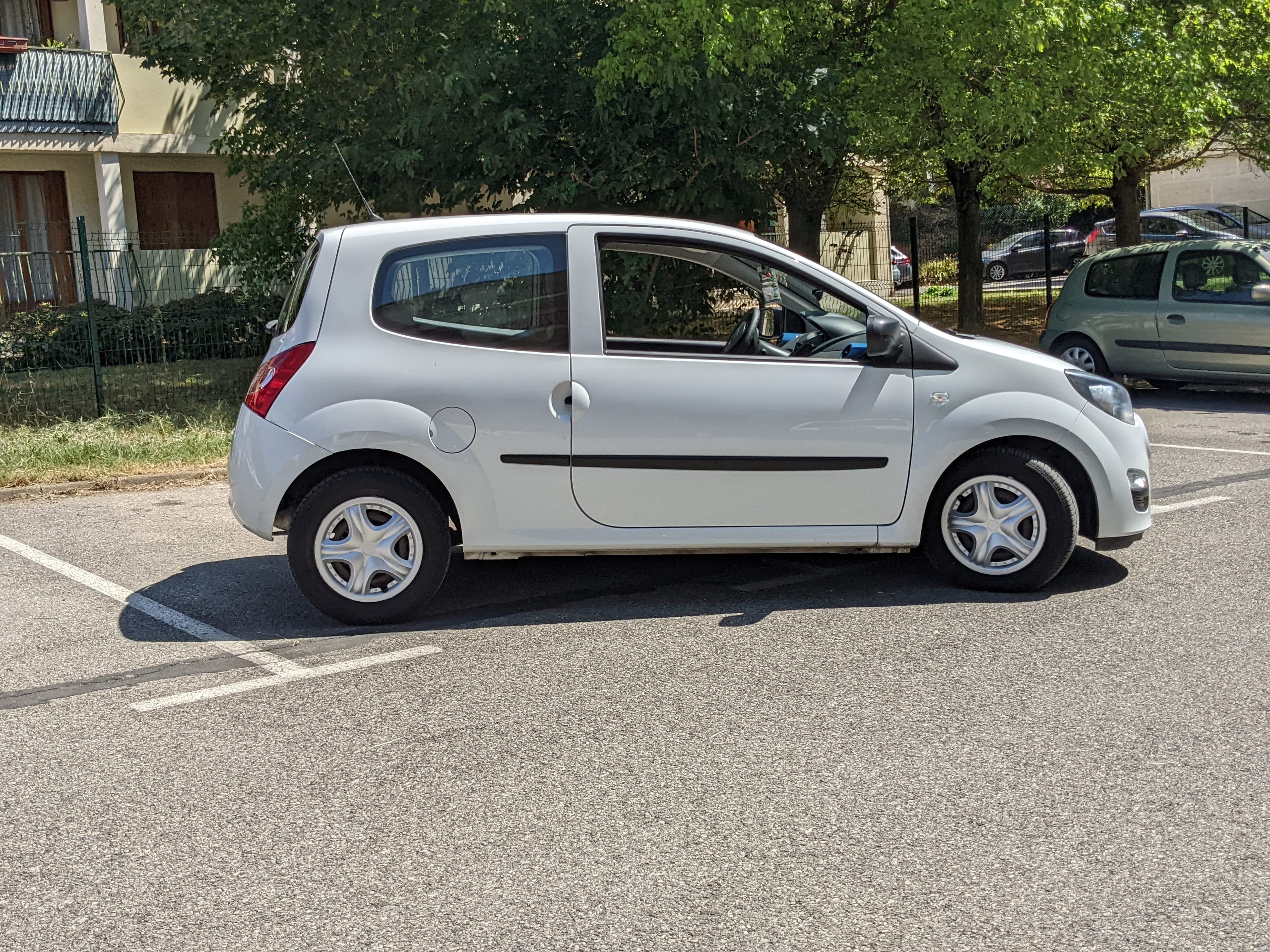 Renault Twingo II 75ch eco² with Cruise control