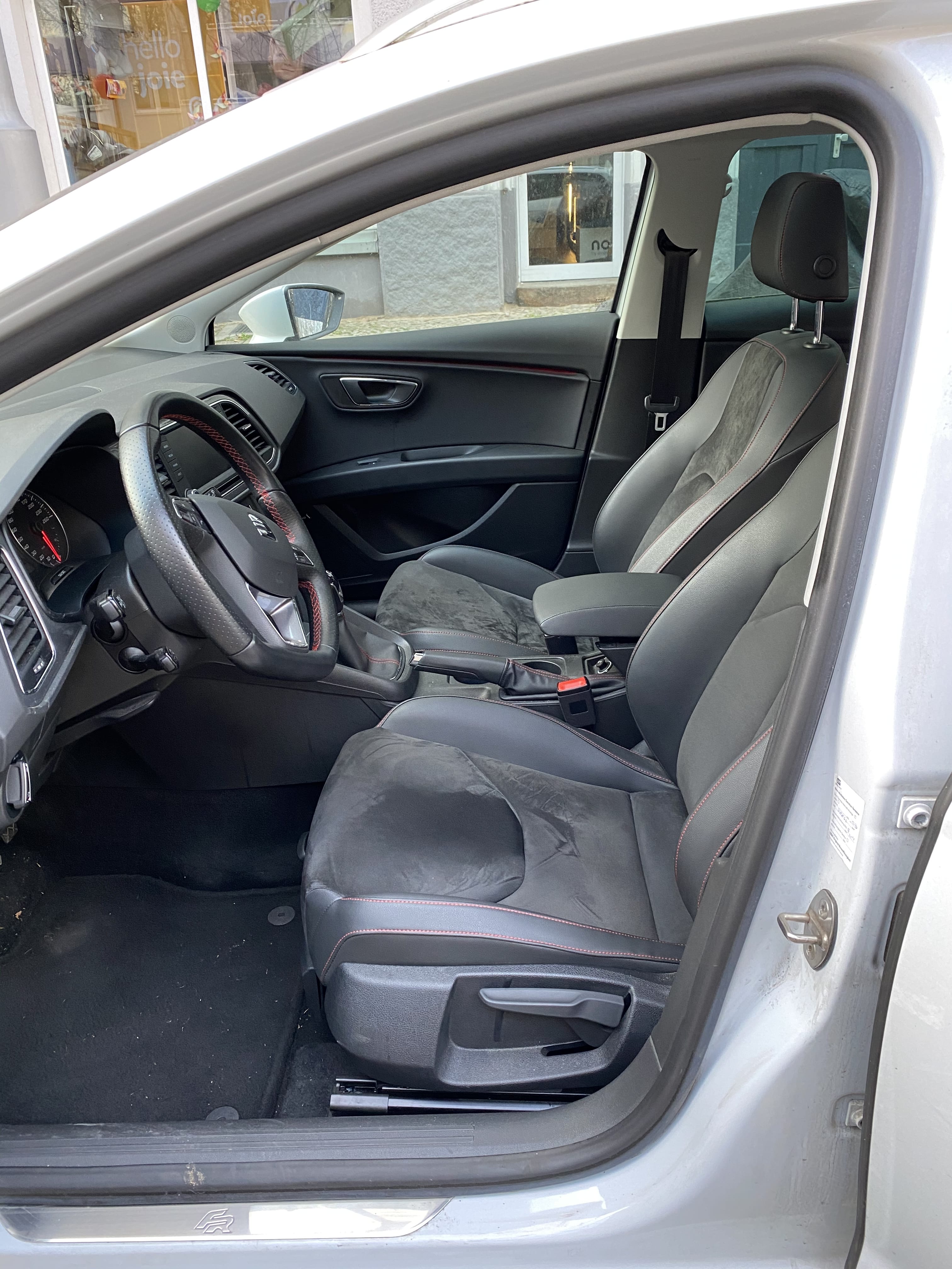 Seat Leon ST 2.0 TDI mit Navigationsgerät