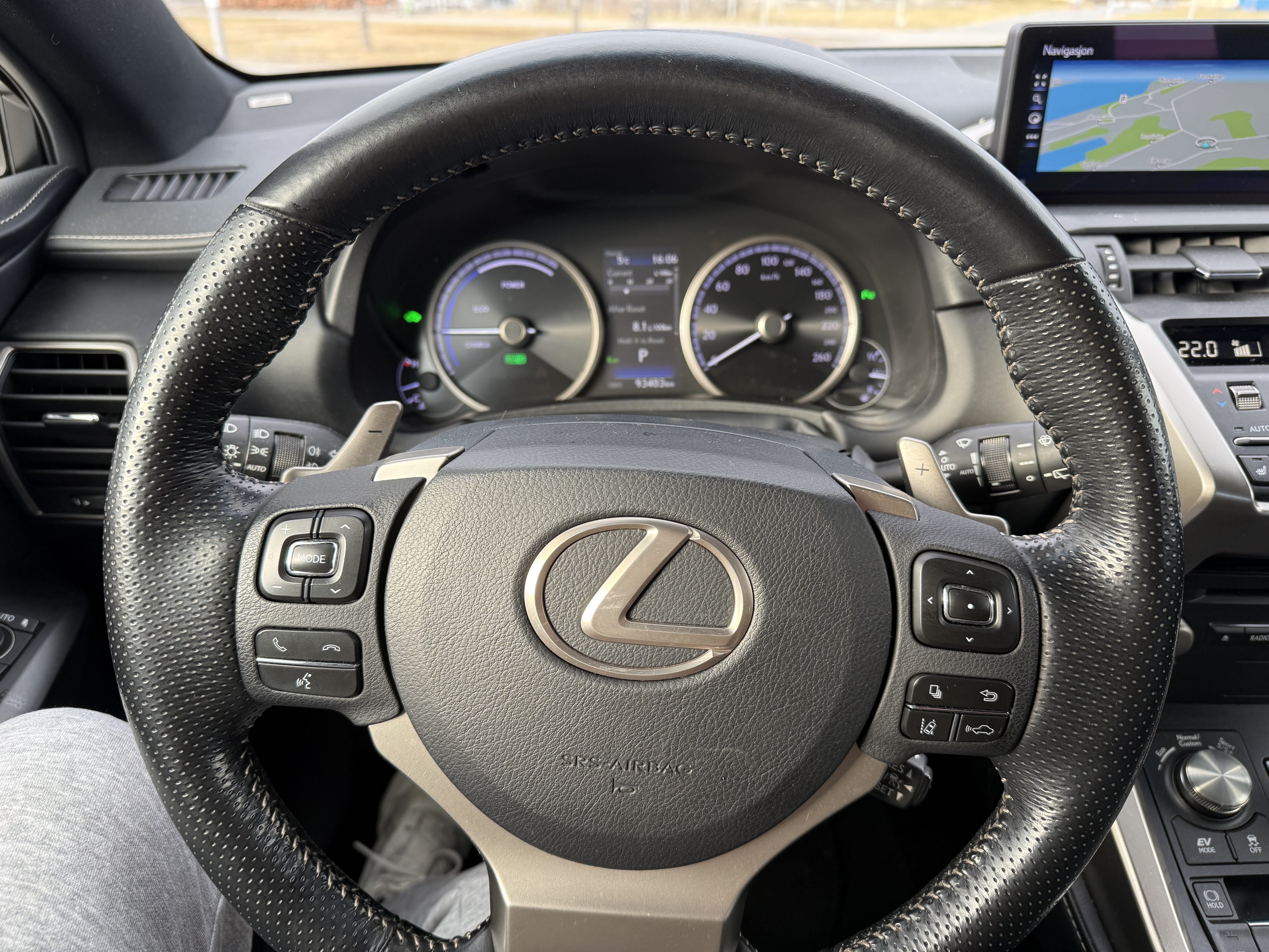 Lexus NX 300h med GPS
