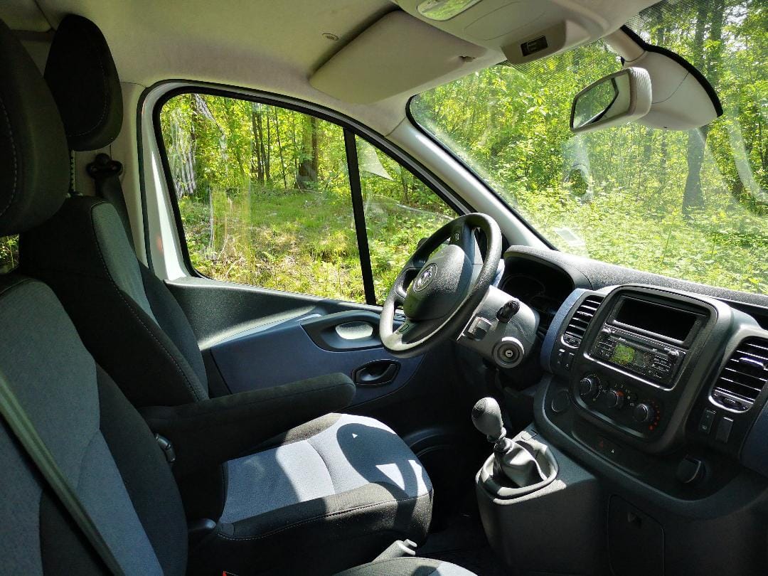 Opel Vivaro Combi 9 PLACES GRAND COFFRE avec Pneus neige