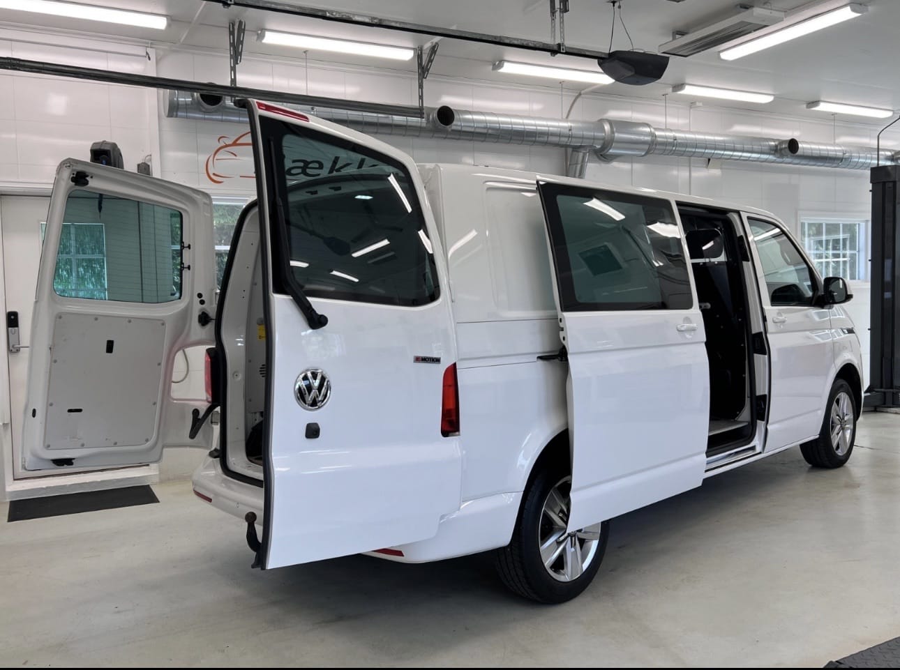 Volkswagen Transporter 2.0TDI Exclusive with GPS