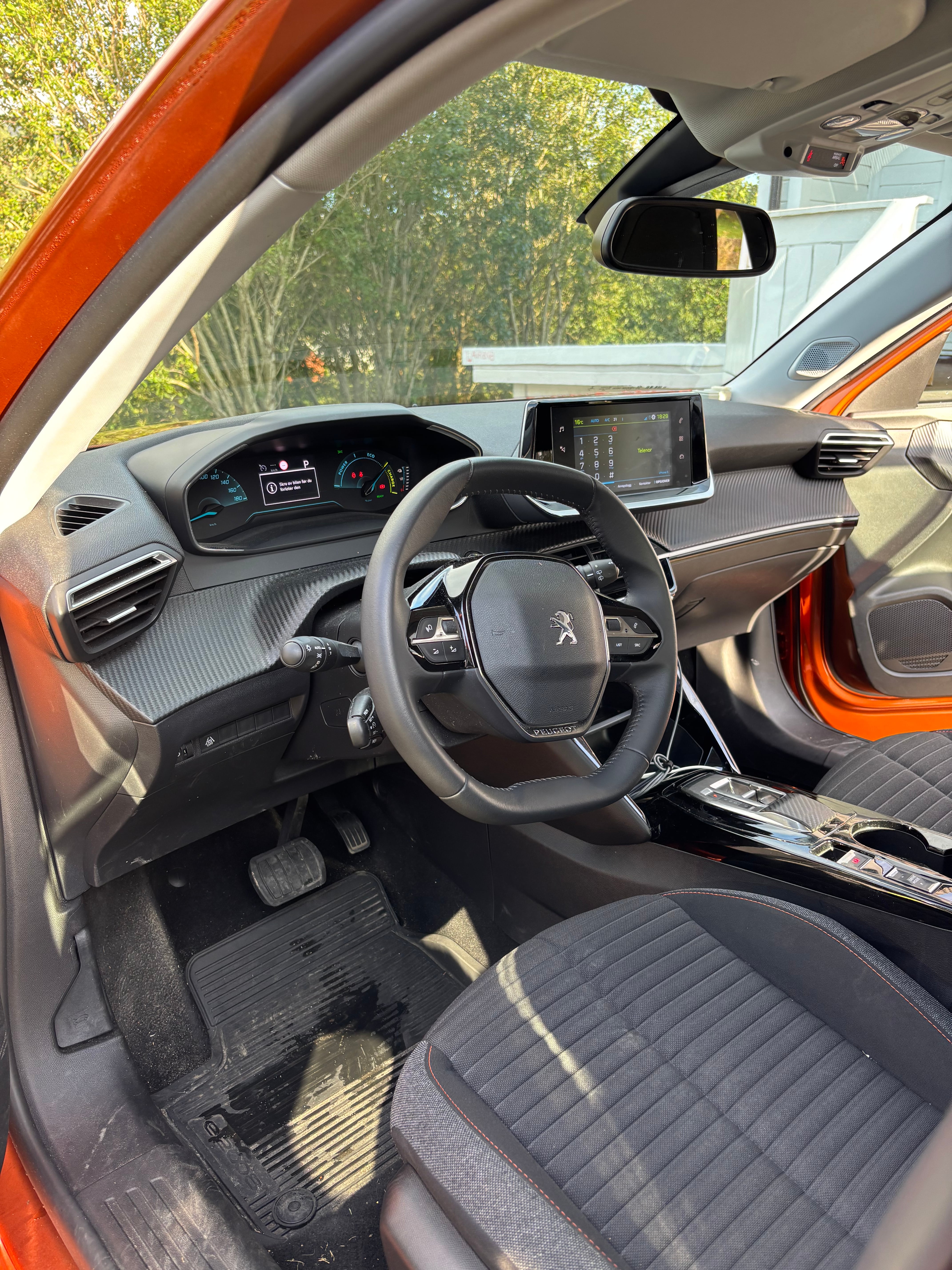 Peugeot e-2008 med GPS
