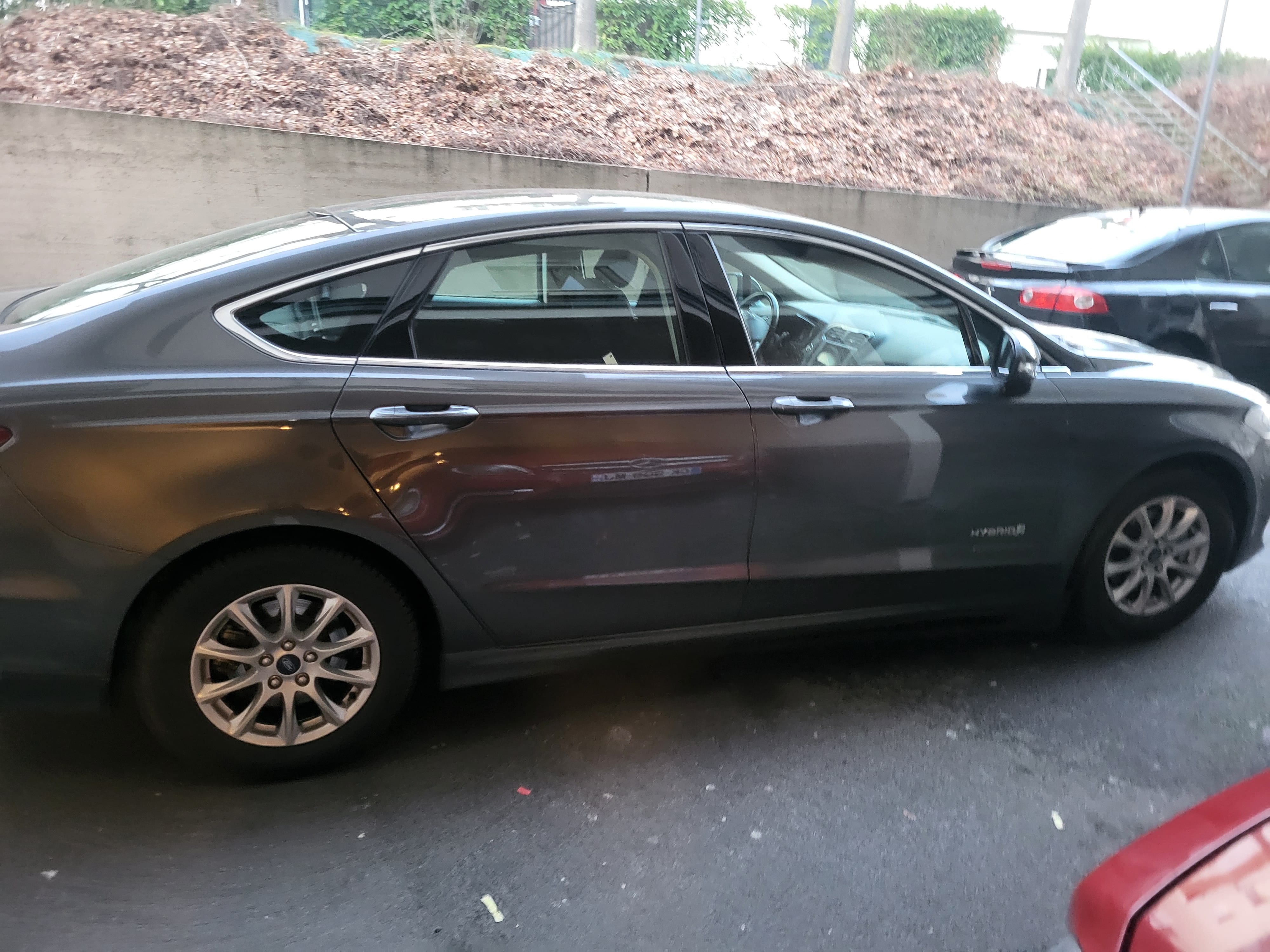 Ford Mondeo Hybride avec Dashcam
