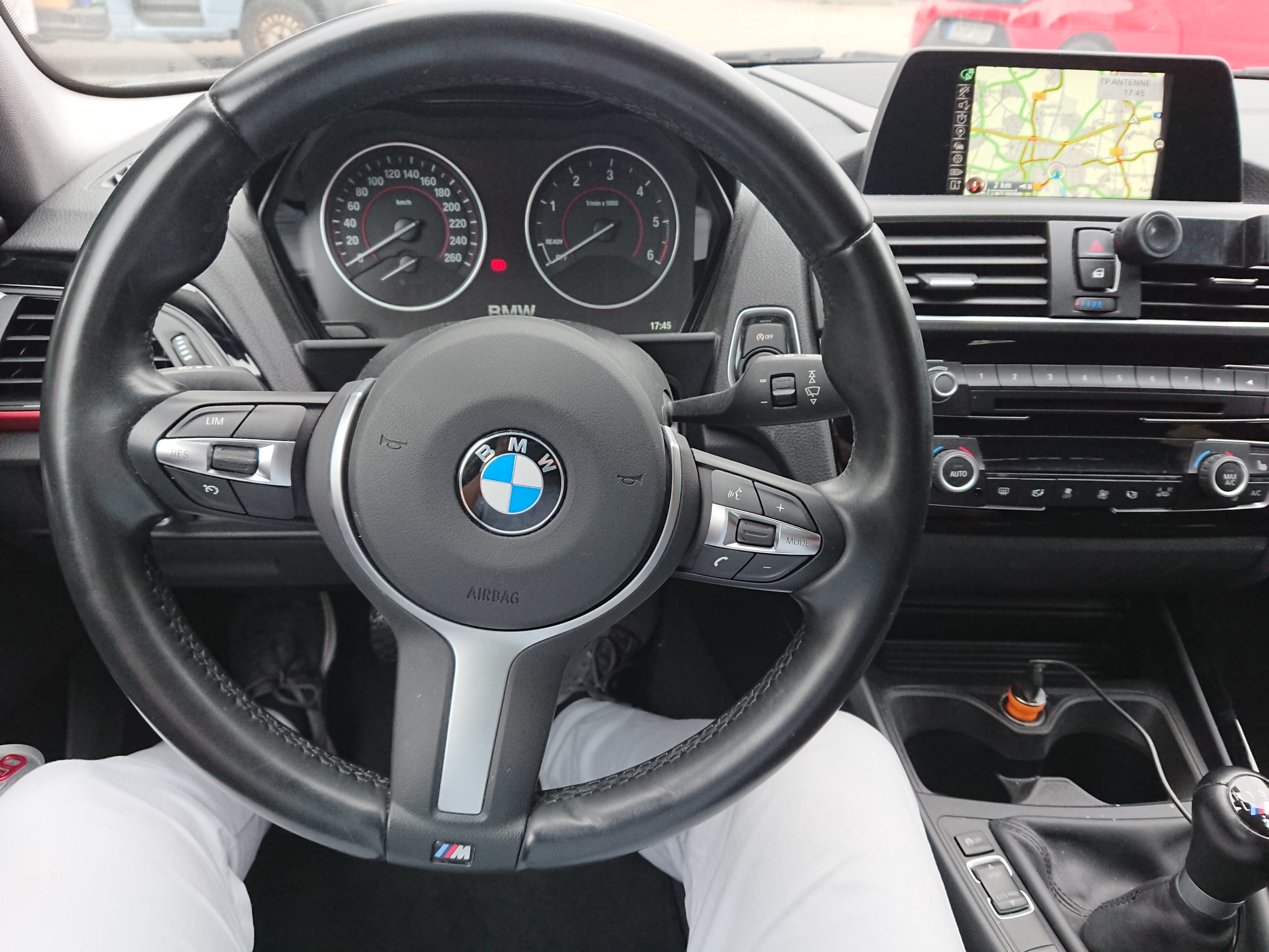 BMW 1er 116d Sport efficient dynamics mit Kindersitz