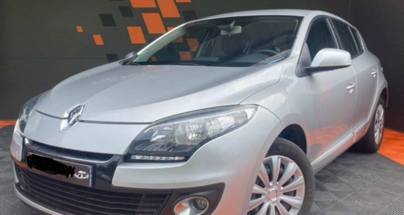 Renault Mégane (CY-764-JJ) avec GPS