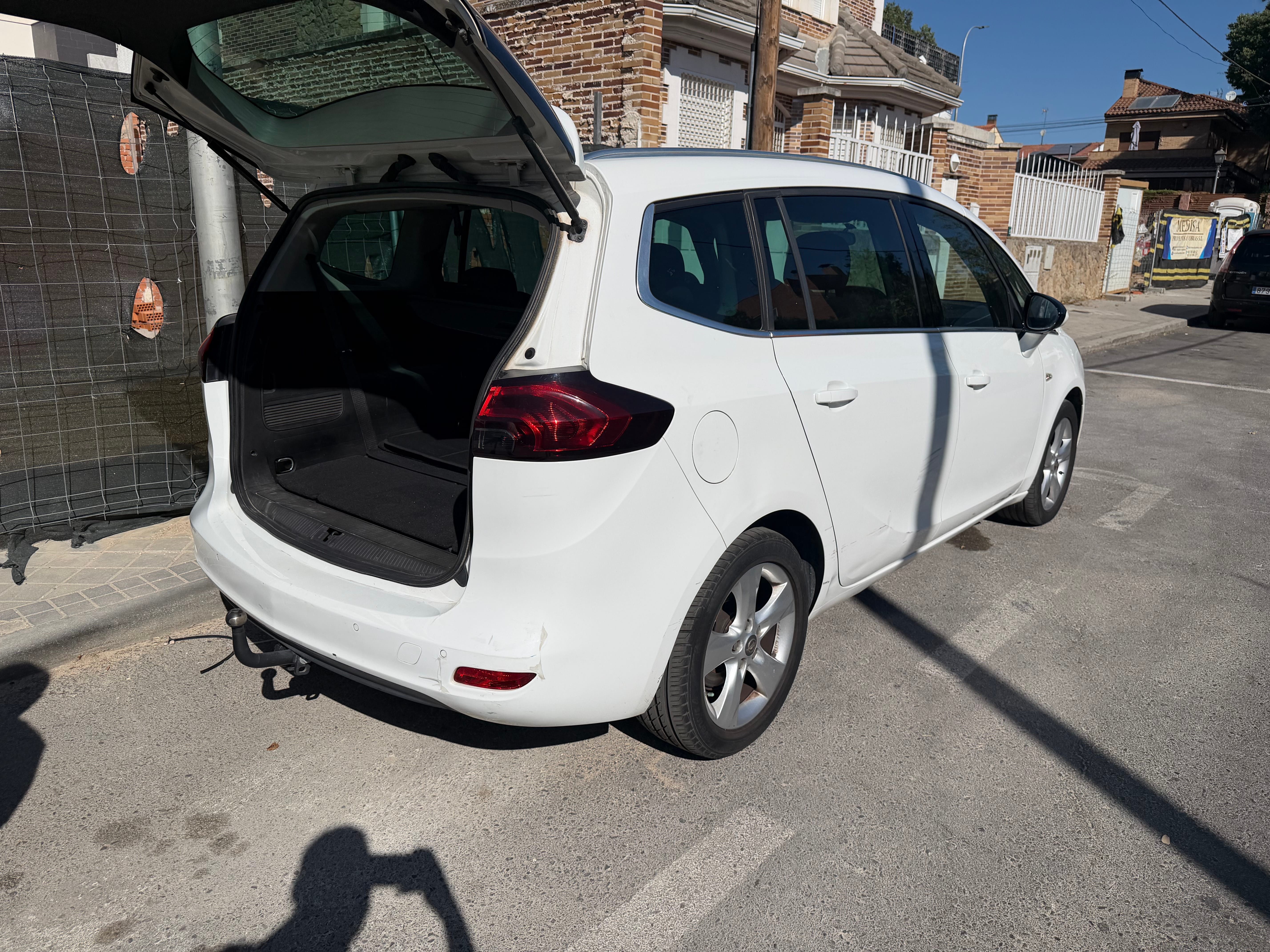 Opel Zafira Tourer mit Navigationsgerät