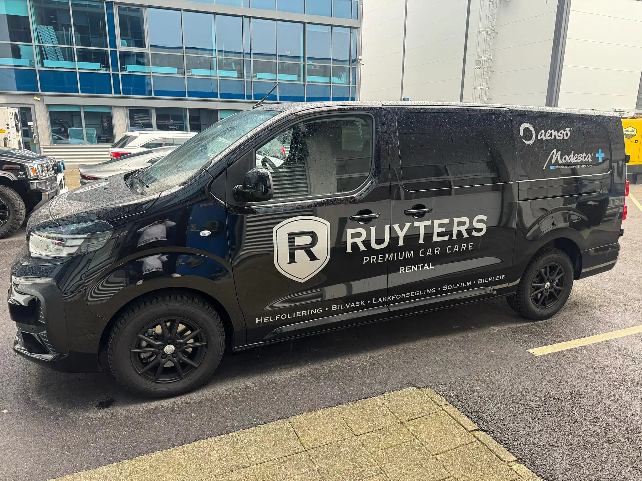 Opel Vivaro with Apple CarPlay