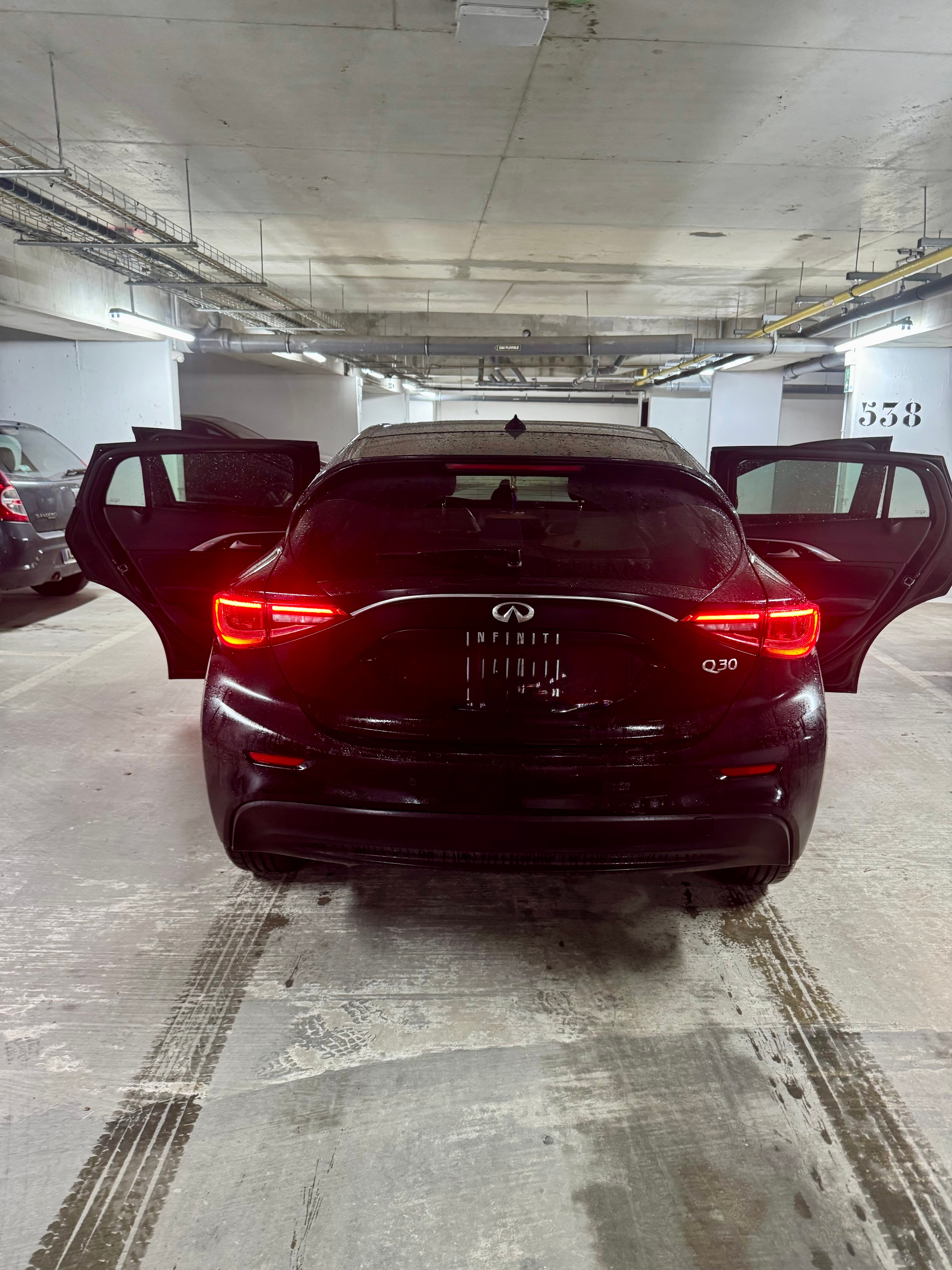 Infiniti Q30 avec Climatisation
