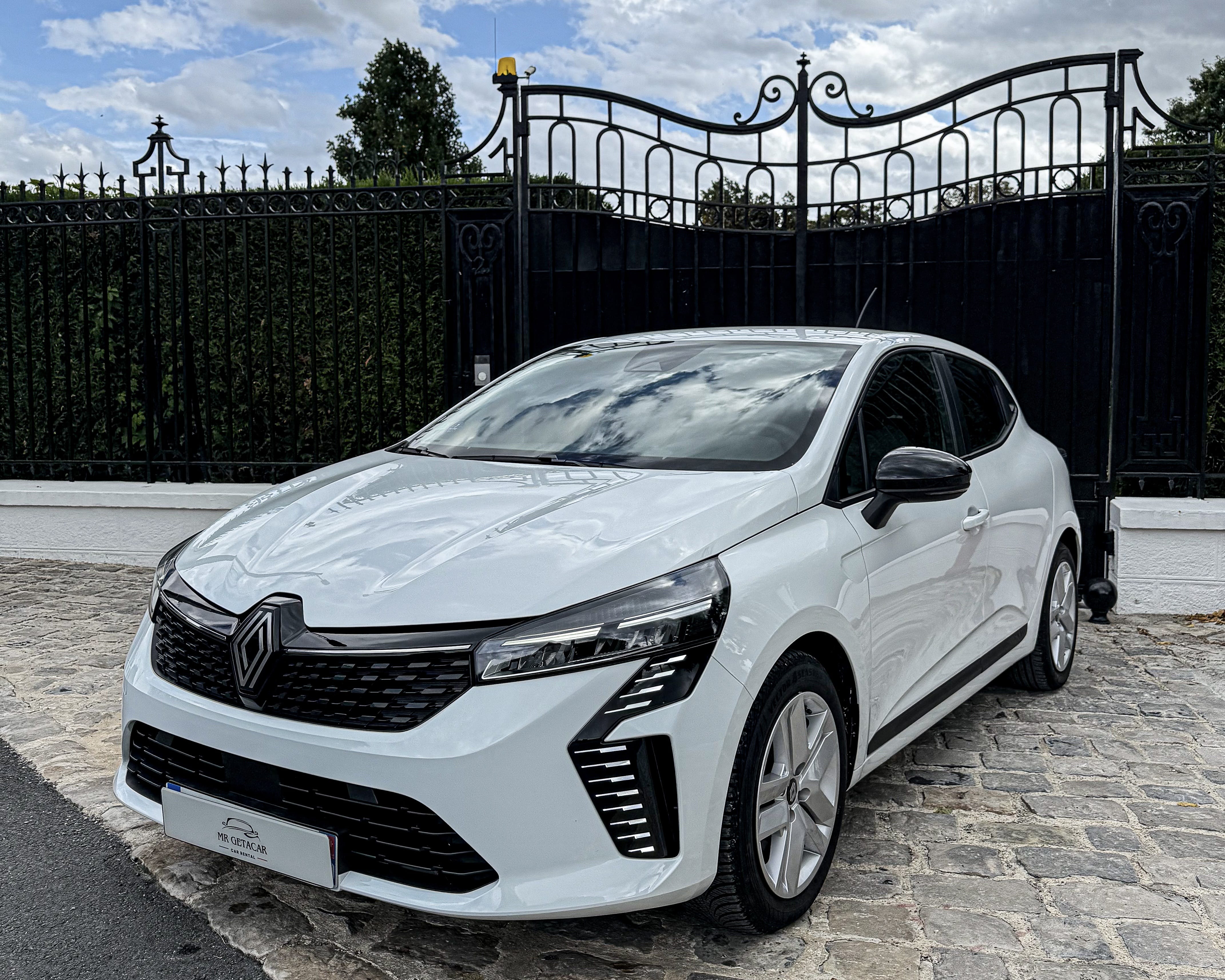 Renault Clio E-tech, 2023, Essence 95 / Électrique (hybride), automatique