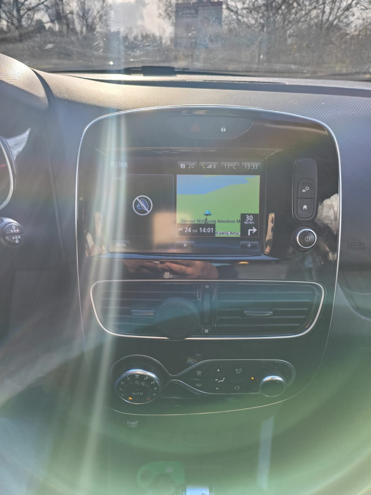 Renault Clio avec Coffre de toit