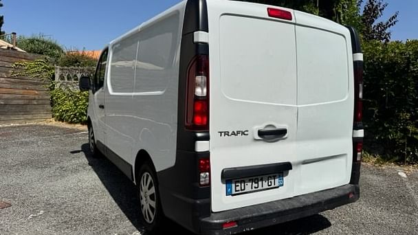 Renault Trafic Louez un Renault Trafic 3 facilement et rapidement avec B’Rent sur Getaround ! avec Climatisation