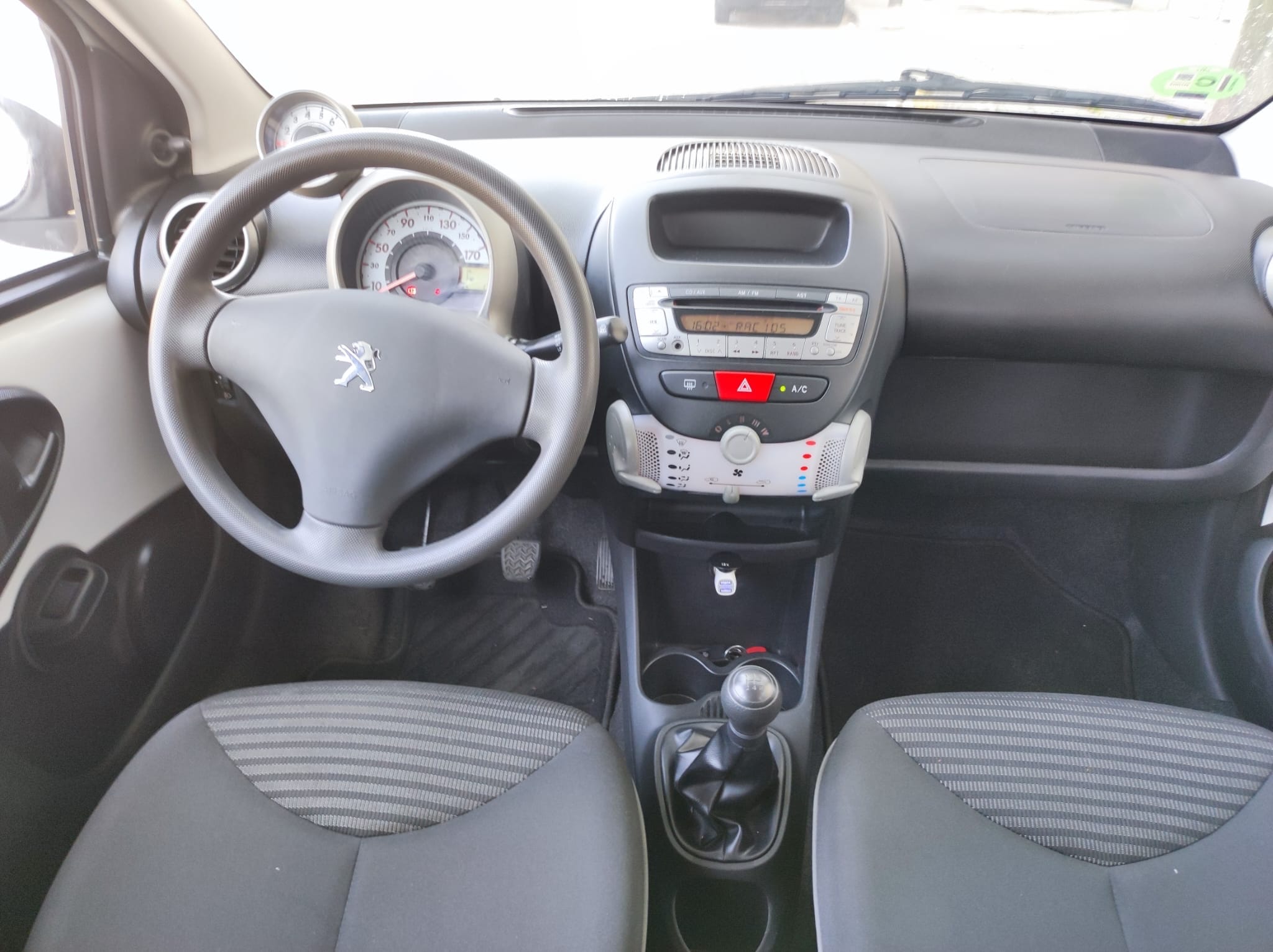 Peugeot 107 avec Autoradio