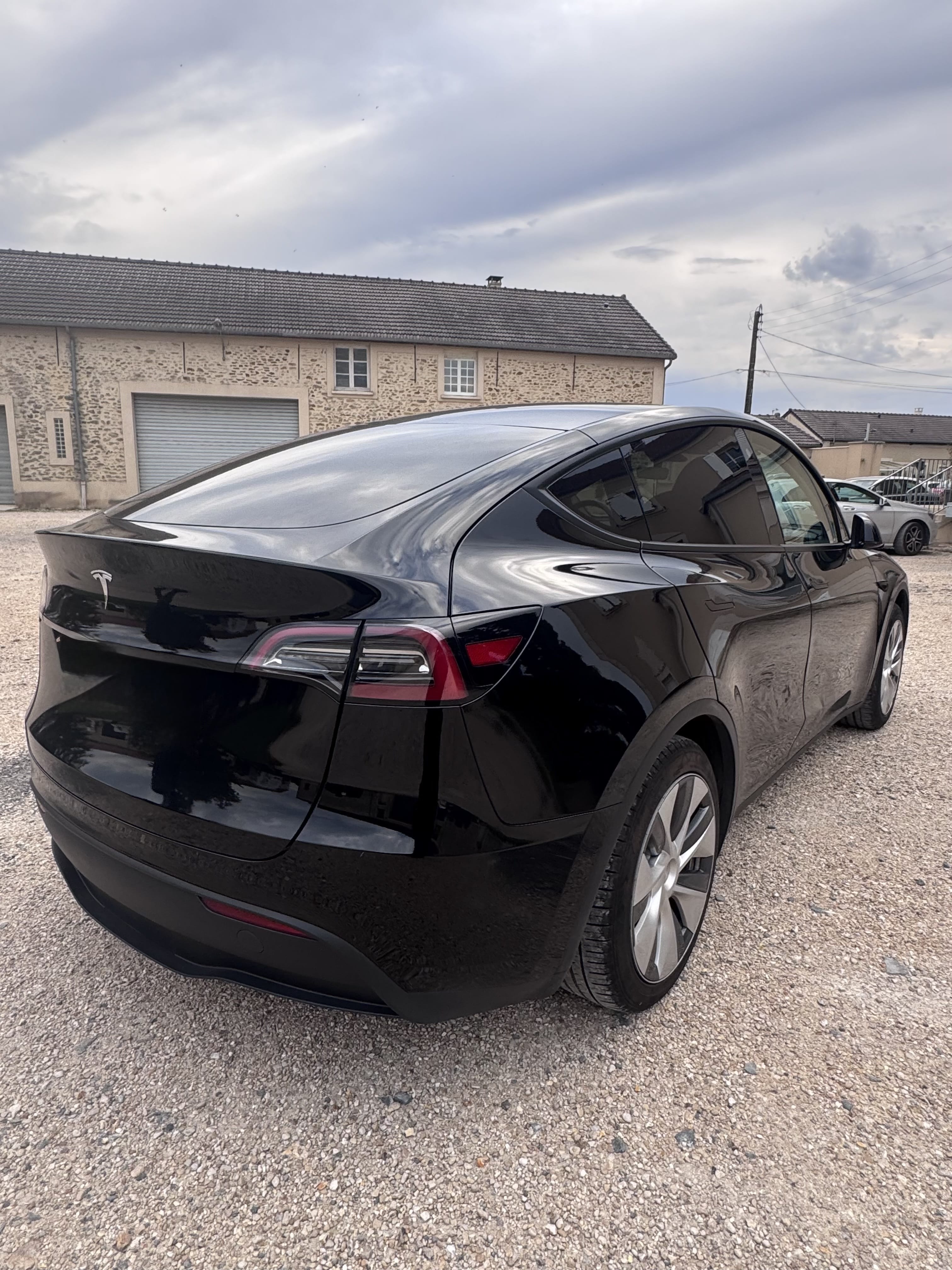 Tesla Model Y avec GPS