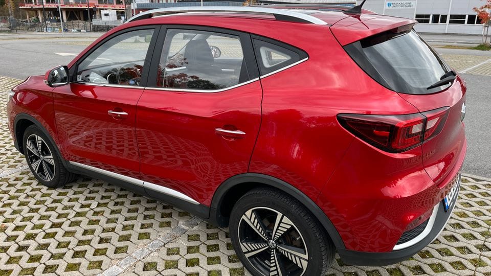 MG ZS EV med GPS