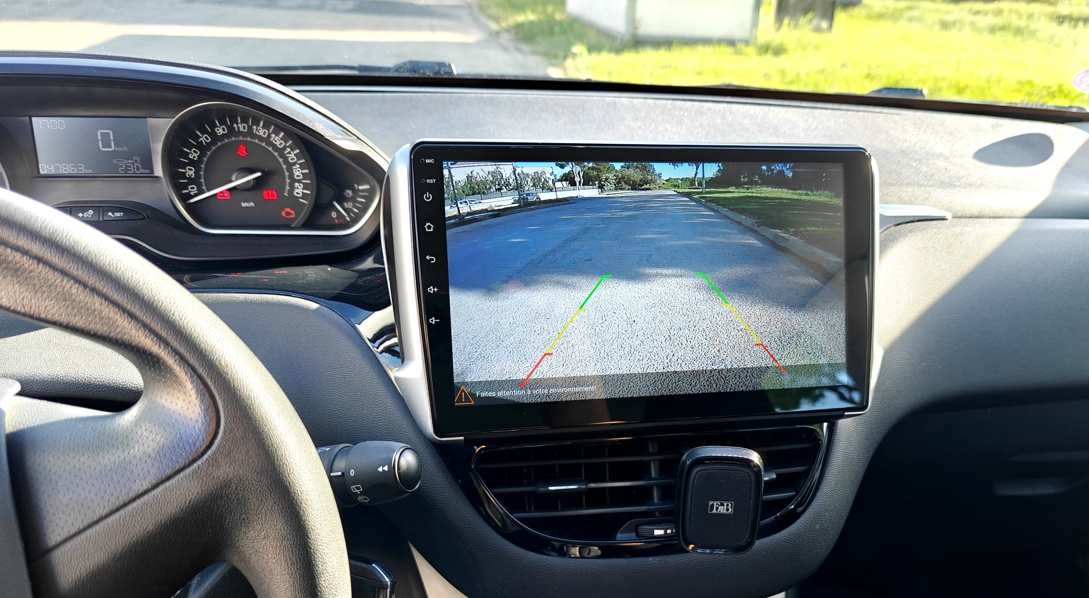 Peugeot 208 with Cruise control