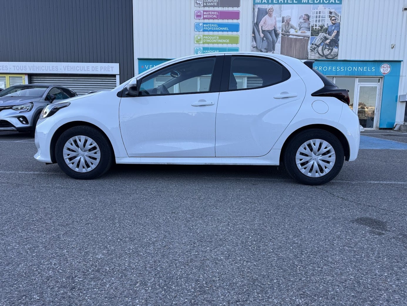 Toyota Yaris Hydride Ess BV auto HJ026VN avec Climatisation