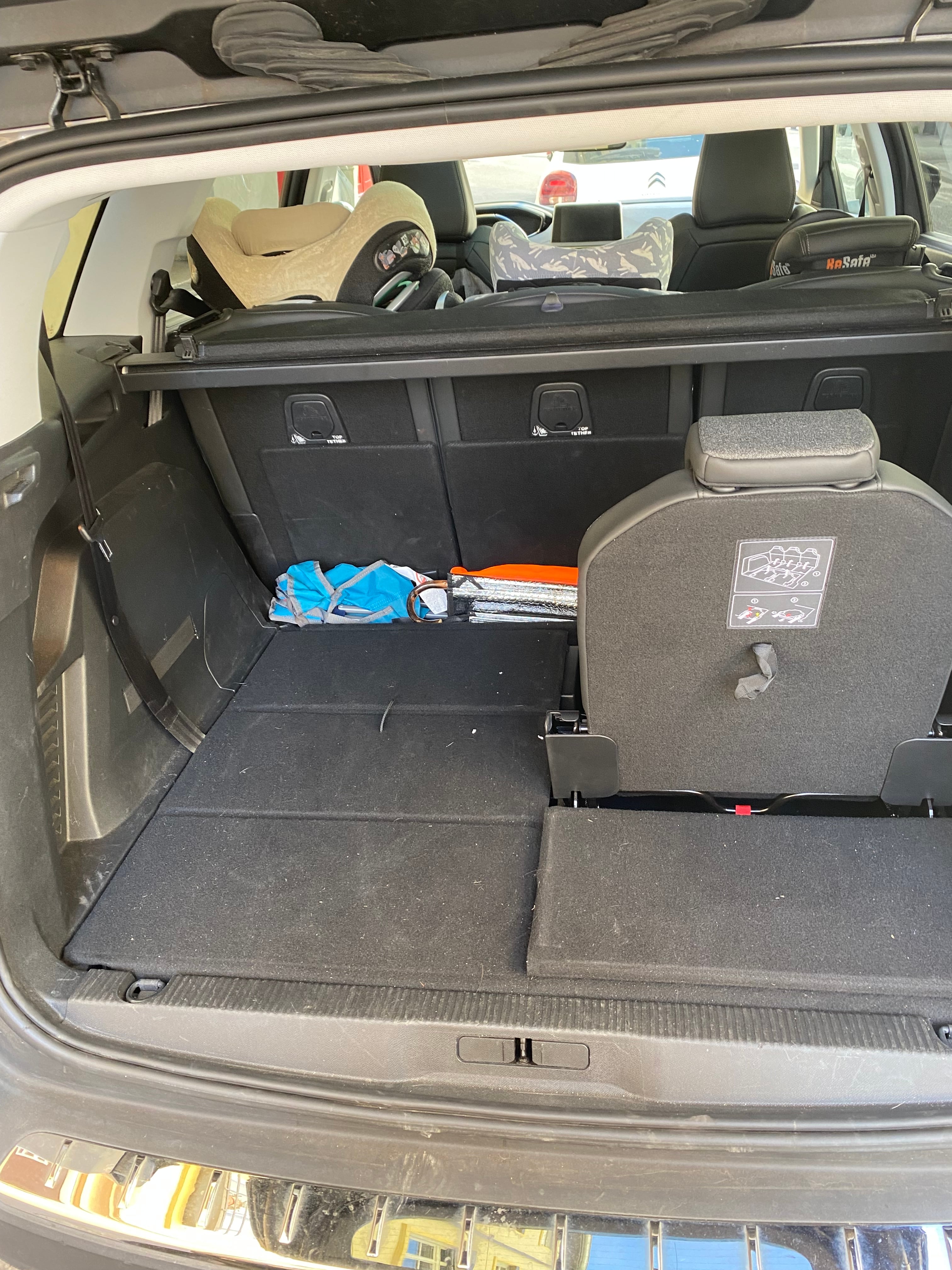 Peugeot 5008 avec Siège bébé