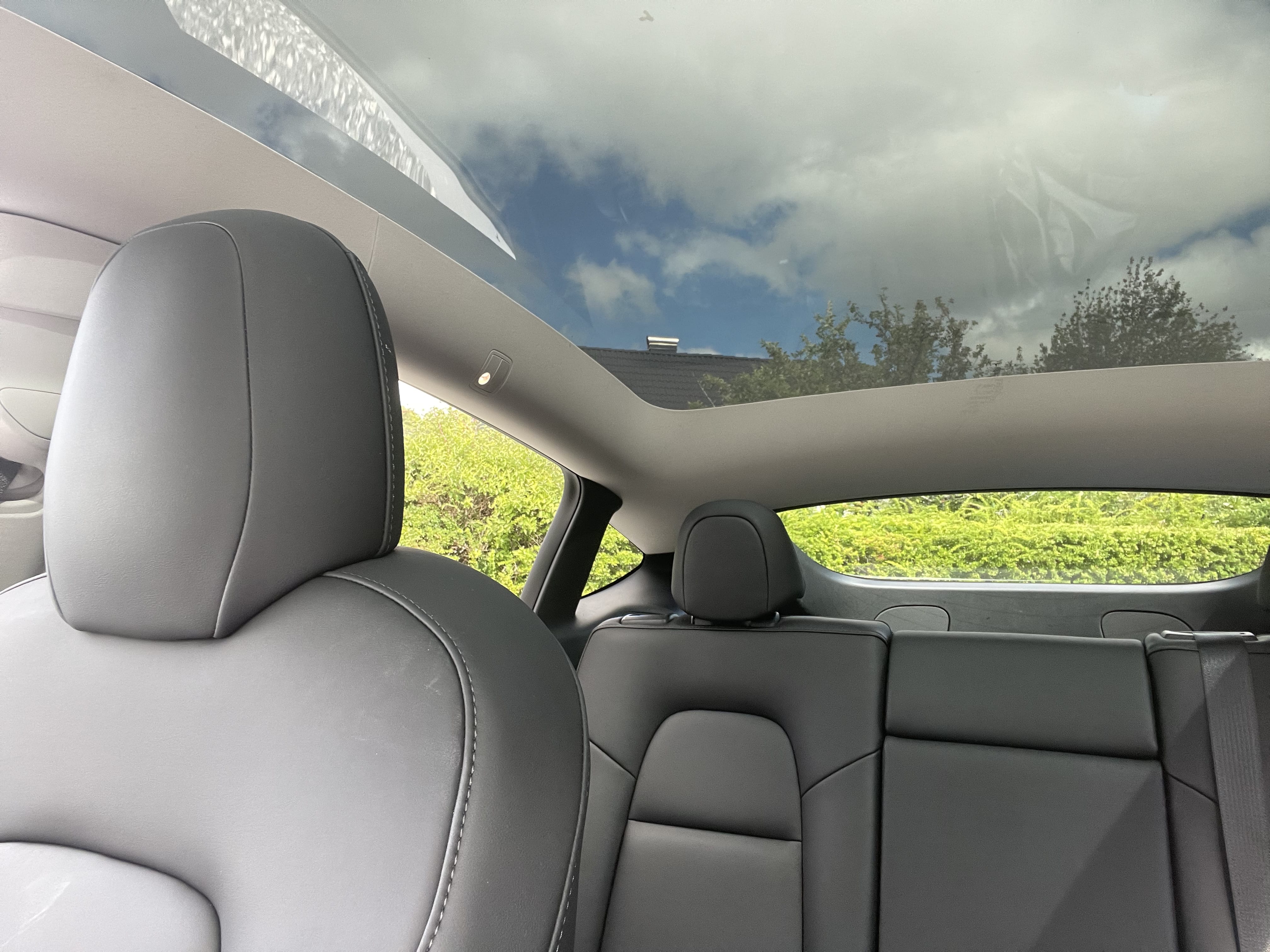 Tesla Model Y med Aircondition