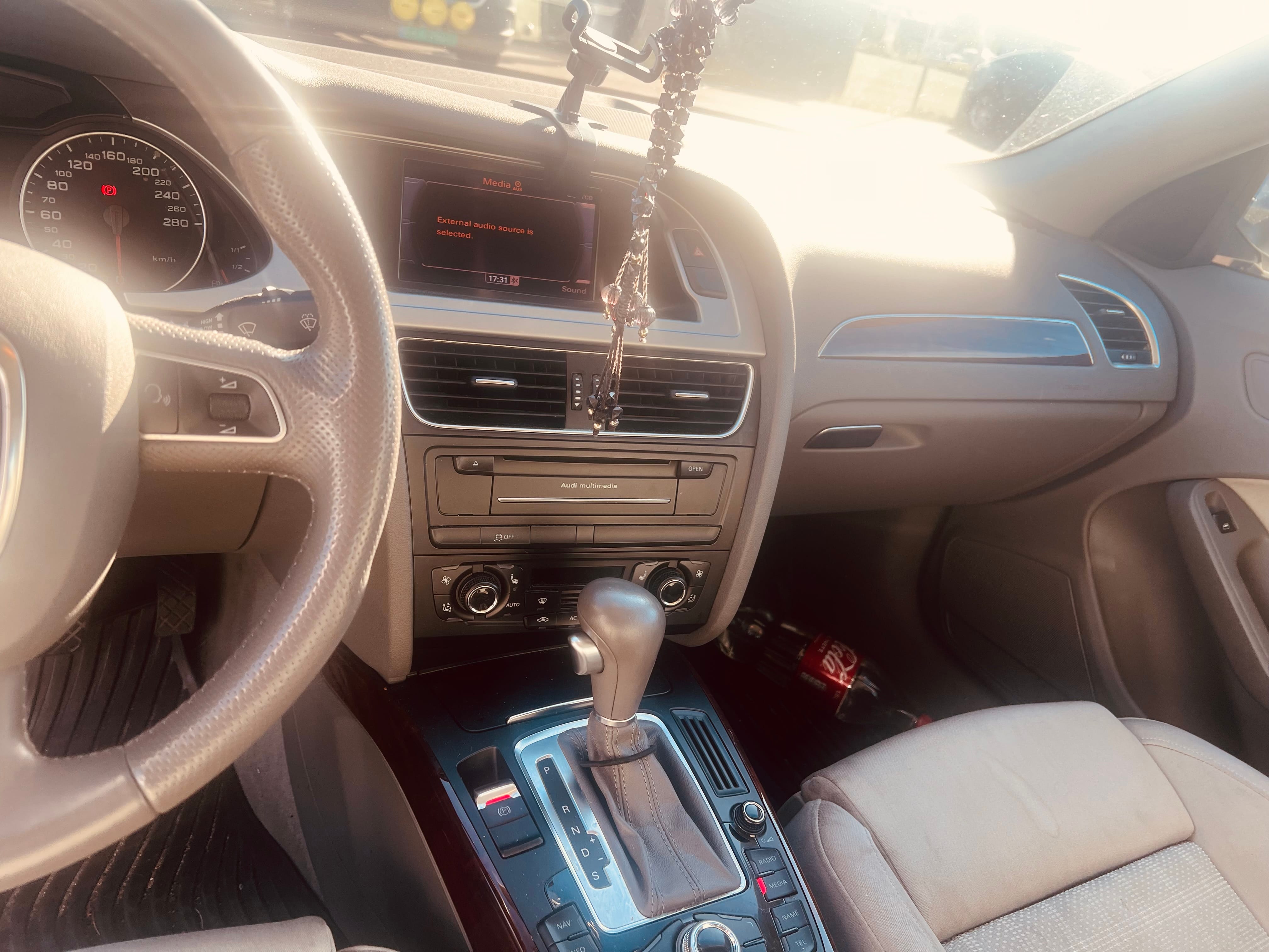 Audi  A4 2.0T Premium Plus med Bluetooth audio