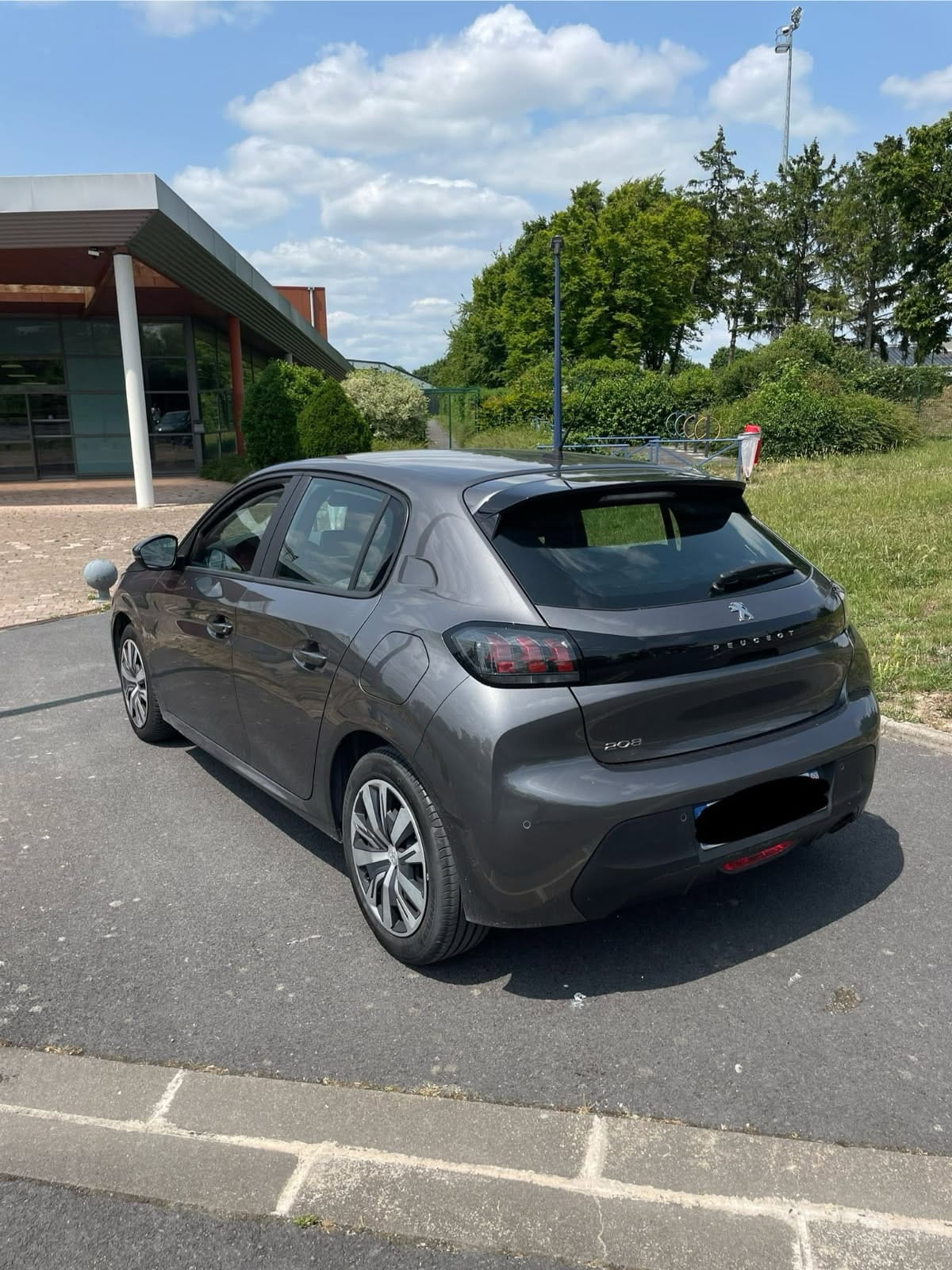 Peugeot 208 with GPS