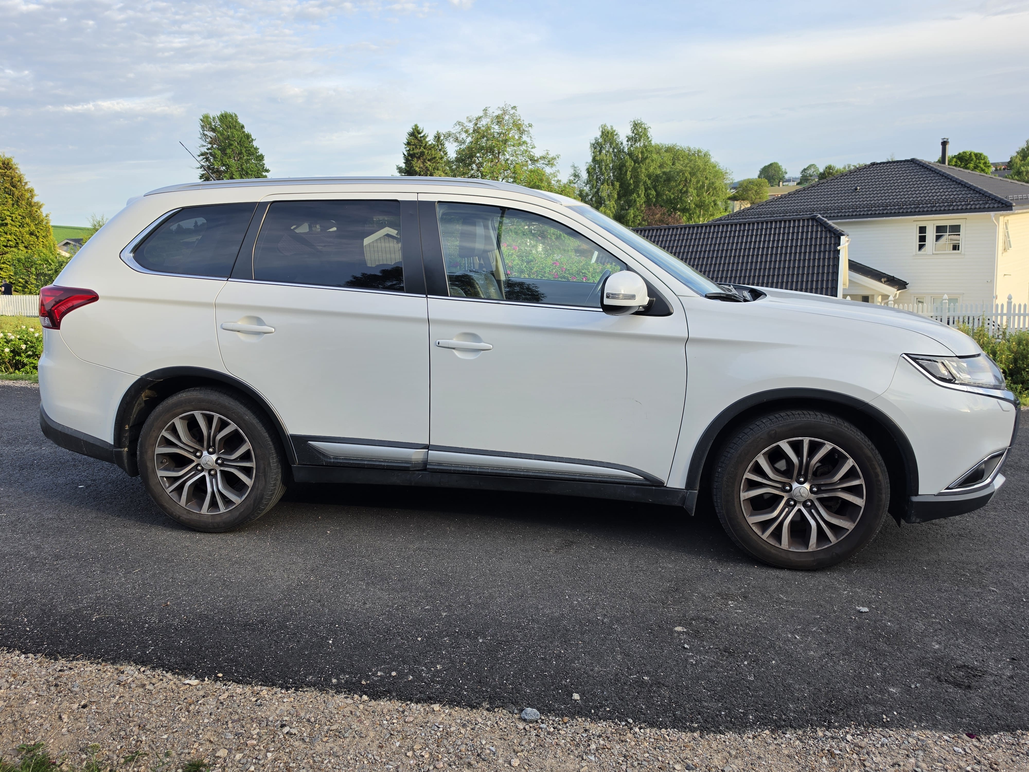Mitsubishi Outlander with Baby seat