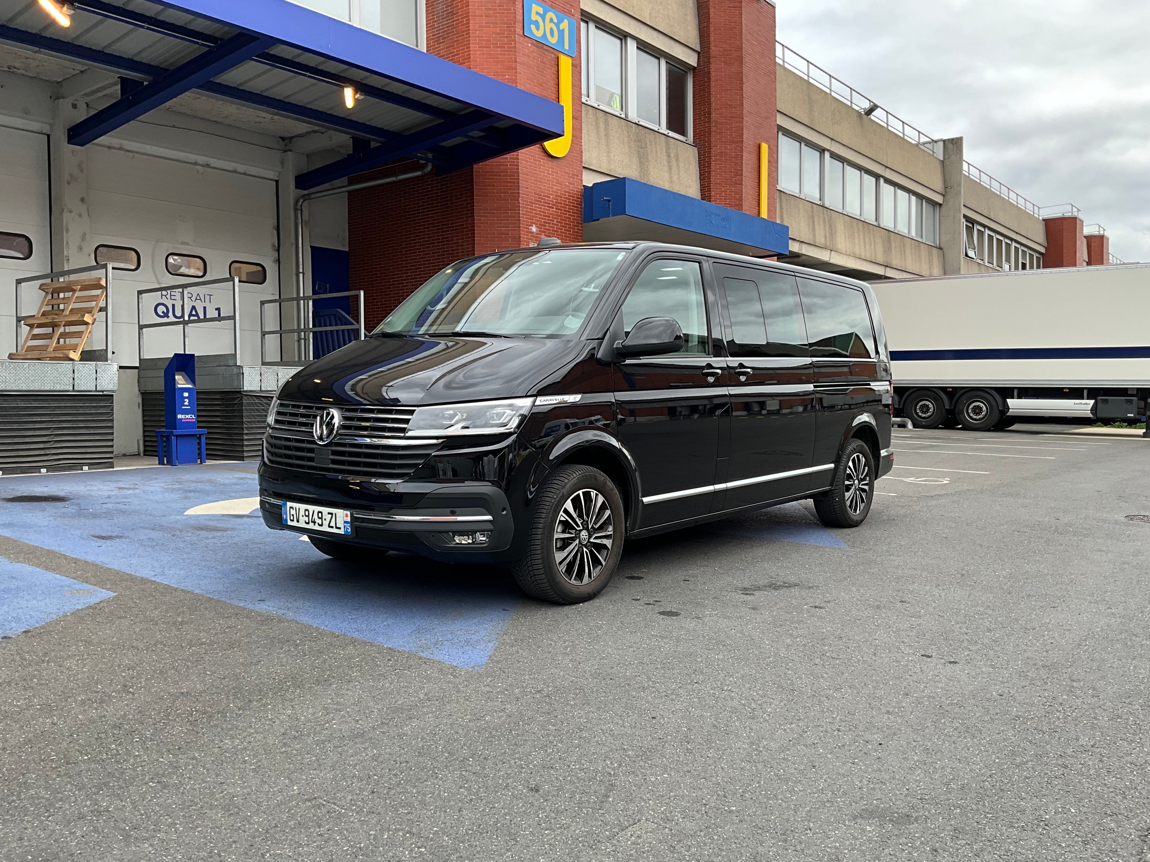 Volkswagen Combi, 2024, Diesel, automatique, 9 places et plus