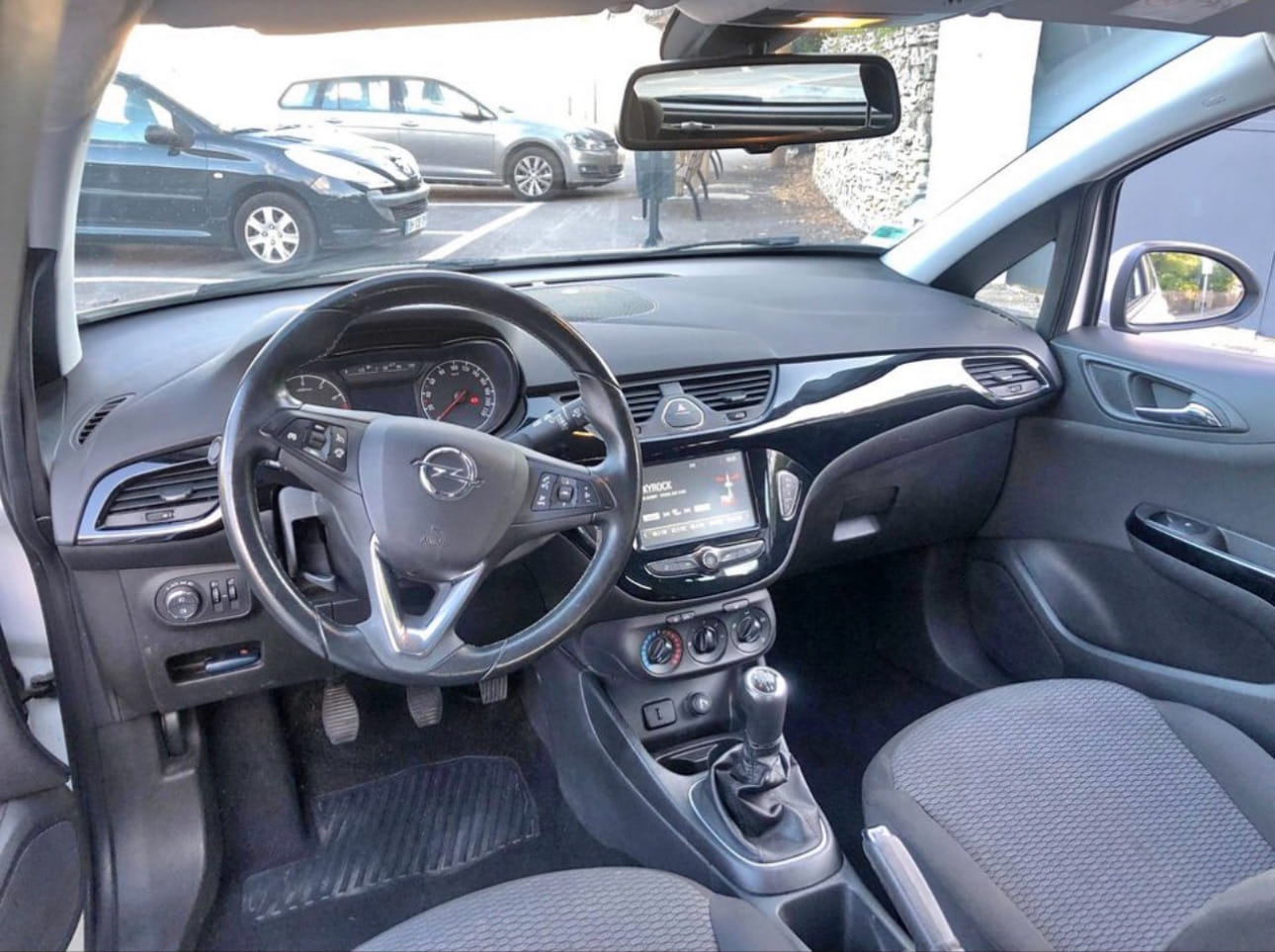 Opel Corsa avec Entrée audio / iPod